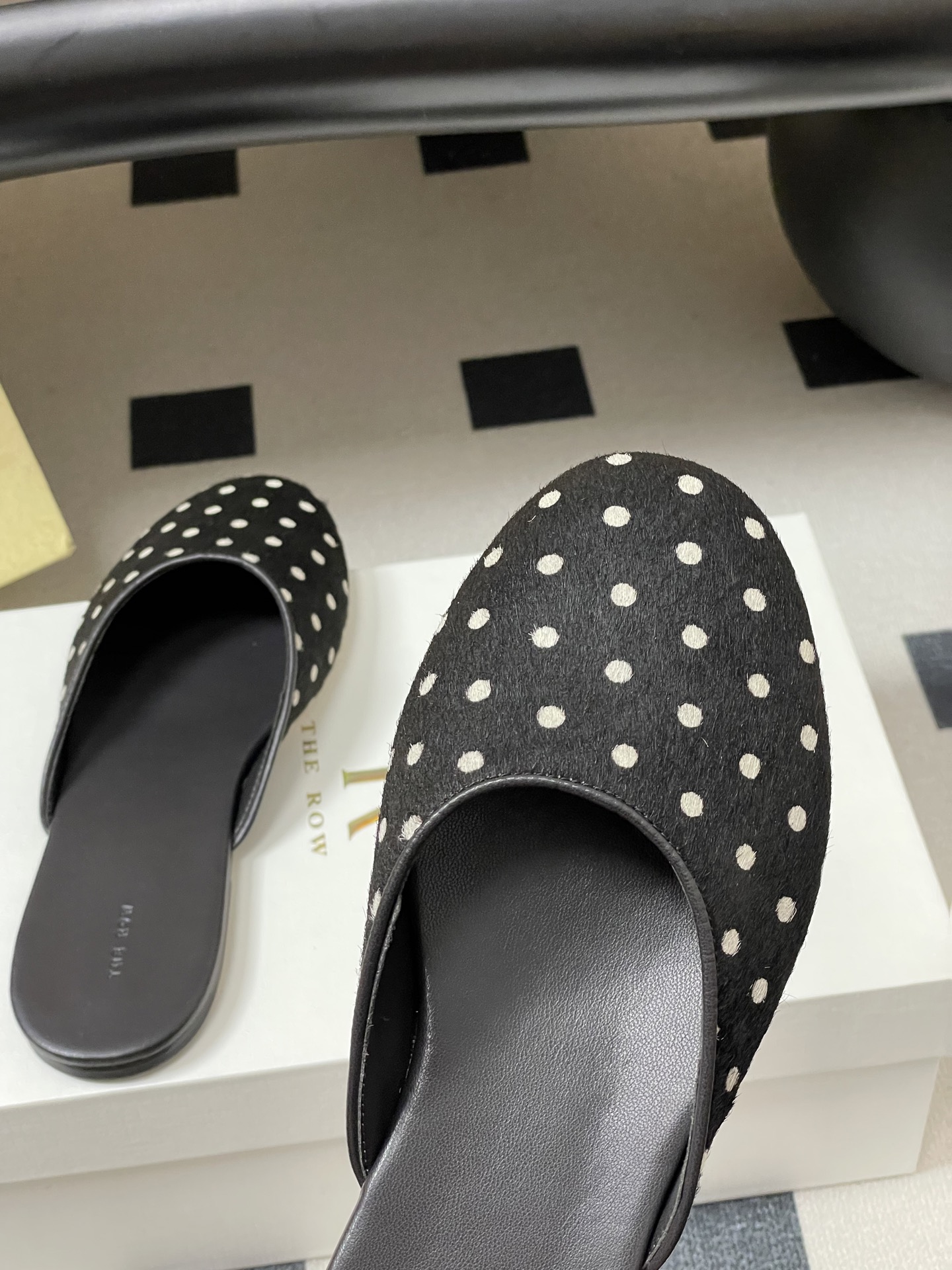 -THE ROW 26ss 春夏新款 TR包头豹纹马毛穆勒半拖鞋极简风麂皮绒面休闲平底拖鞋第一眼看到这个