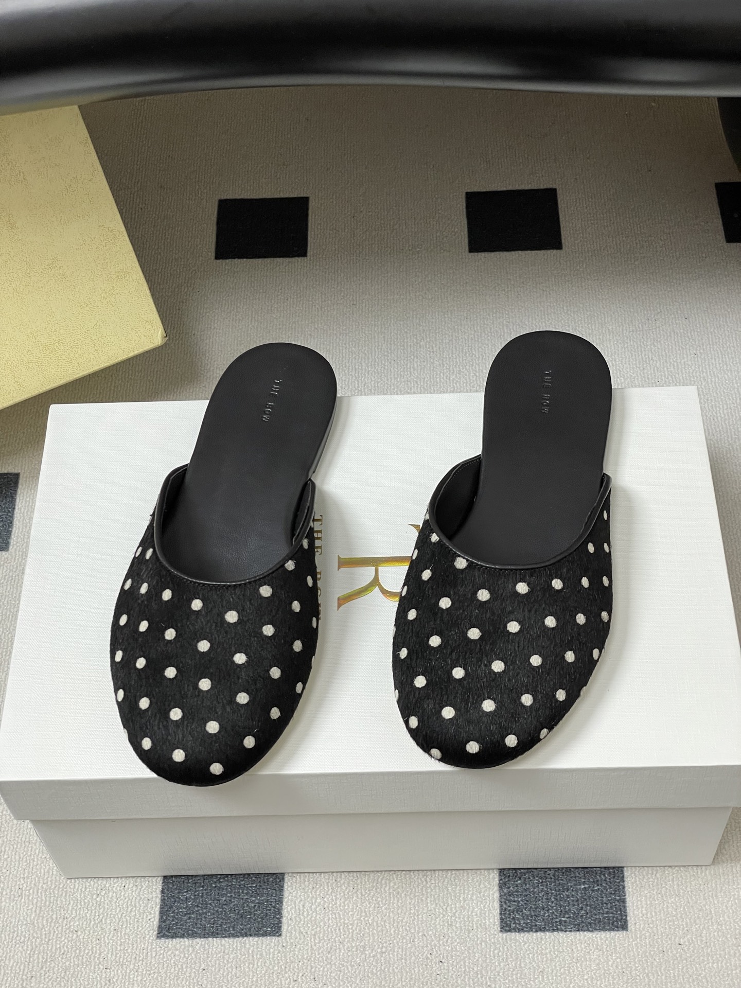 -THE ROW 26ss 春夏新款 TR包头豹纹马毛穆勒半拖鞋极简风麂皮绒面休闲平底拖鞋第一眼看到这个