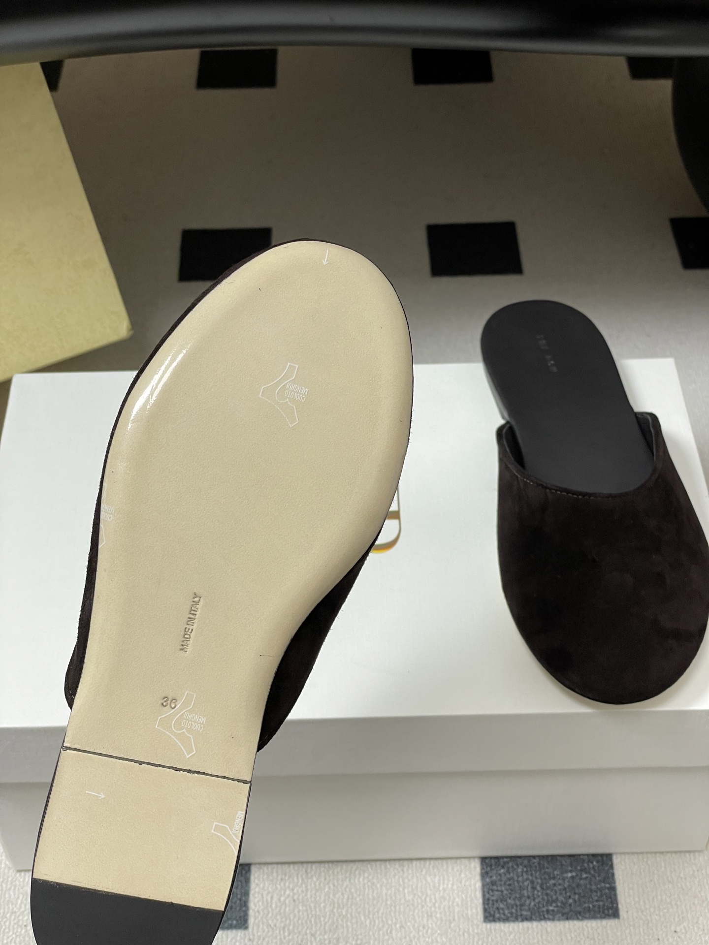 -THE ROW 26ss 春夏新款 TR包头豹纹马毛穆勒半拖鞋极简风麂皮绒面休闲平底拖鞋第一眼看到这个