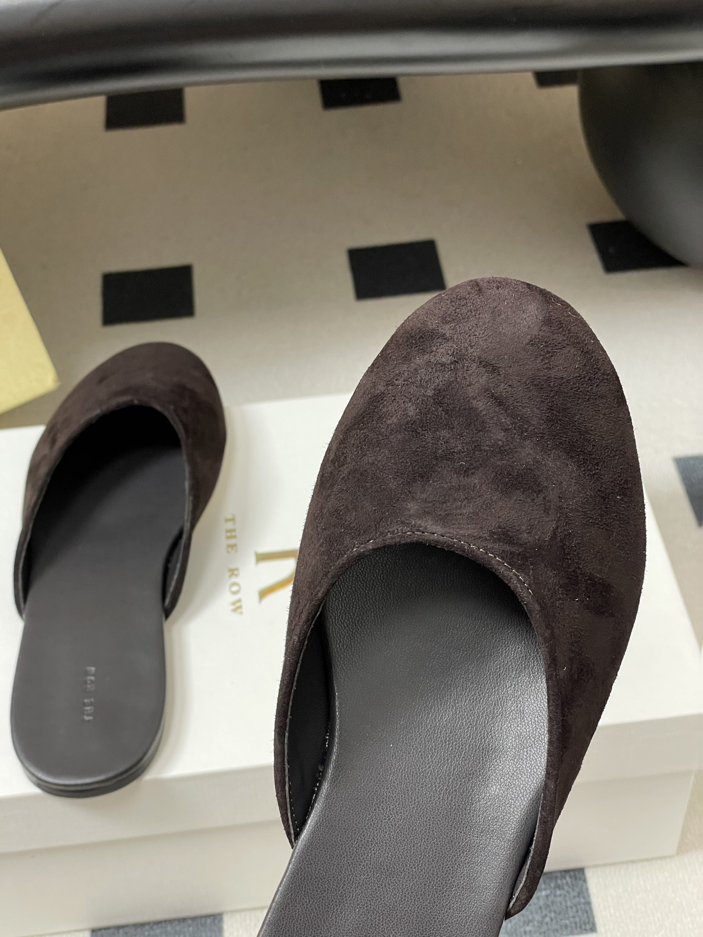 -THE ROW 26ss 春夏新款 TR包头豹纹马毛穆勒半拖鞋极简风麂皮绒面休闲平底拖鞋第一眼看到这个