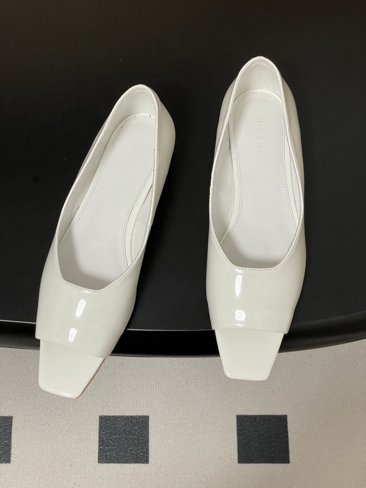 -26ss 春夏新款 HIDEMI 极简风方头鱼嘴露趾单鞋芭蕾舞鞋平底单鞋｜把酷飒高级焊在腿上 当漆皮质