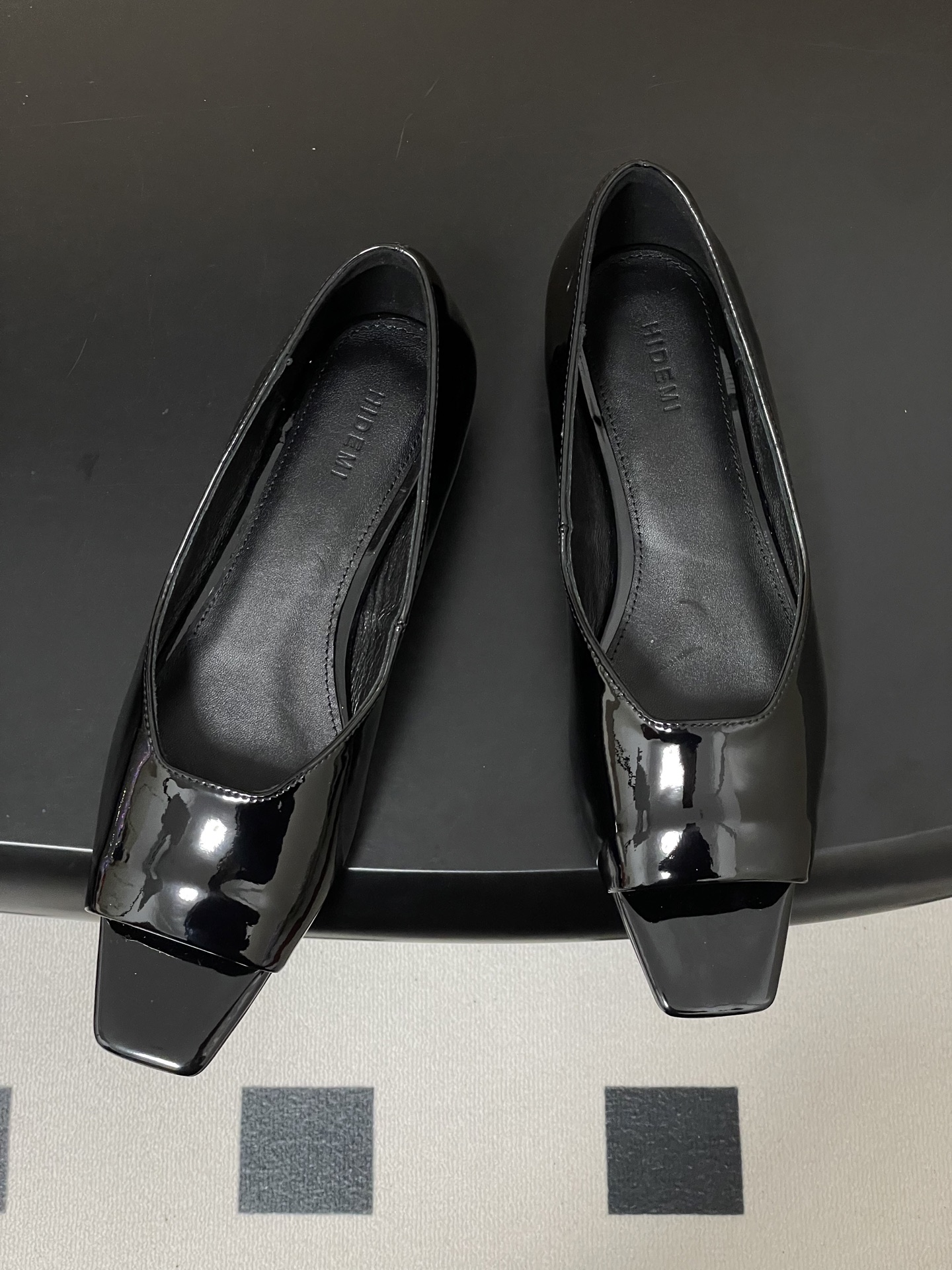 -26ss 春夏新款 HIDEMI 极简风方头鱼嘴露趾单鞋芭蕾舞鞋平底单鞋｜把酷飒高级焊在腿上 当漆皮质