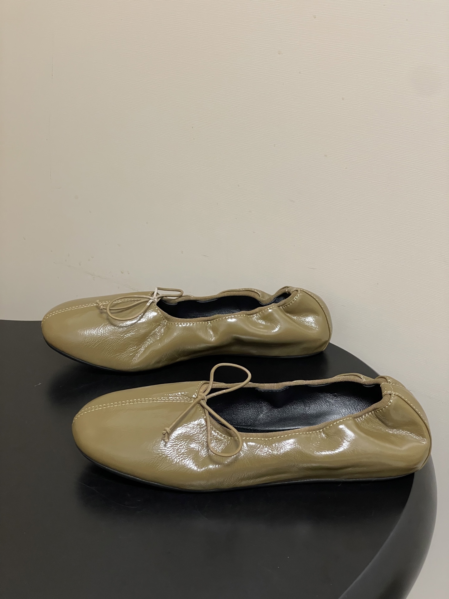 -Phoebe Philo 26ss早春新款 蝴蝶结芭蕾舞鞋超软奶奶鞋平底单鞋经典的芭蕾鞋型，搭配鞋头的