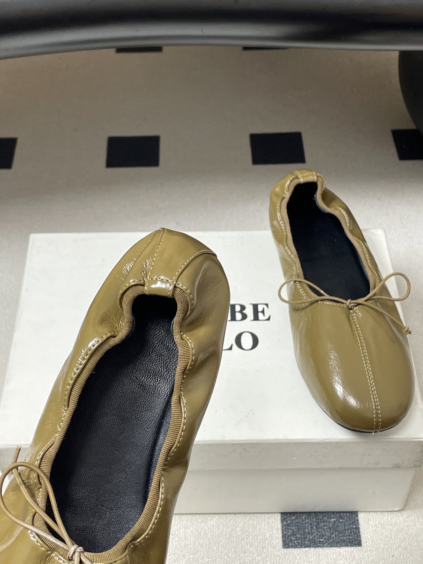 -Phoebe Philo 26ss早春新款 蝴蝶结芭蕾舞鞋超软奶奶鞋平底单鞋经典的芭蕾鞋型，搭配鞋头的