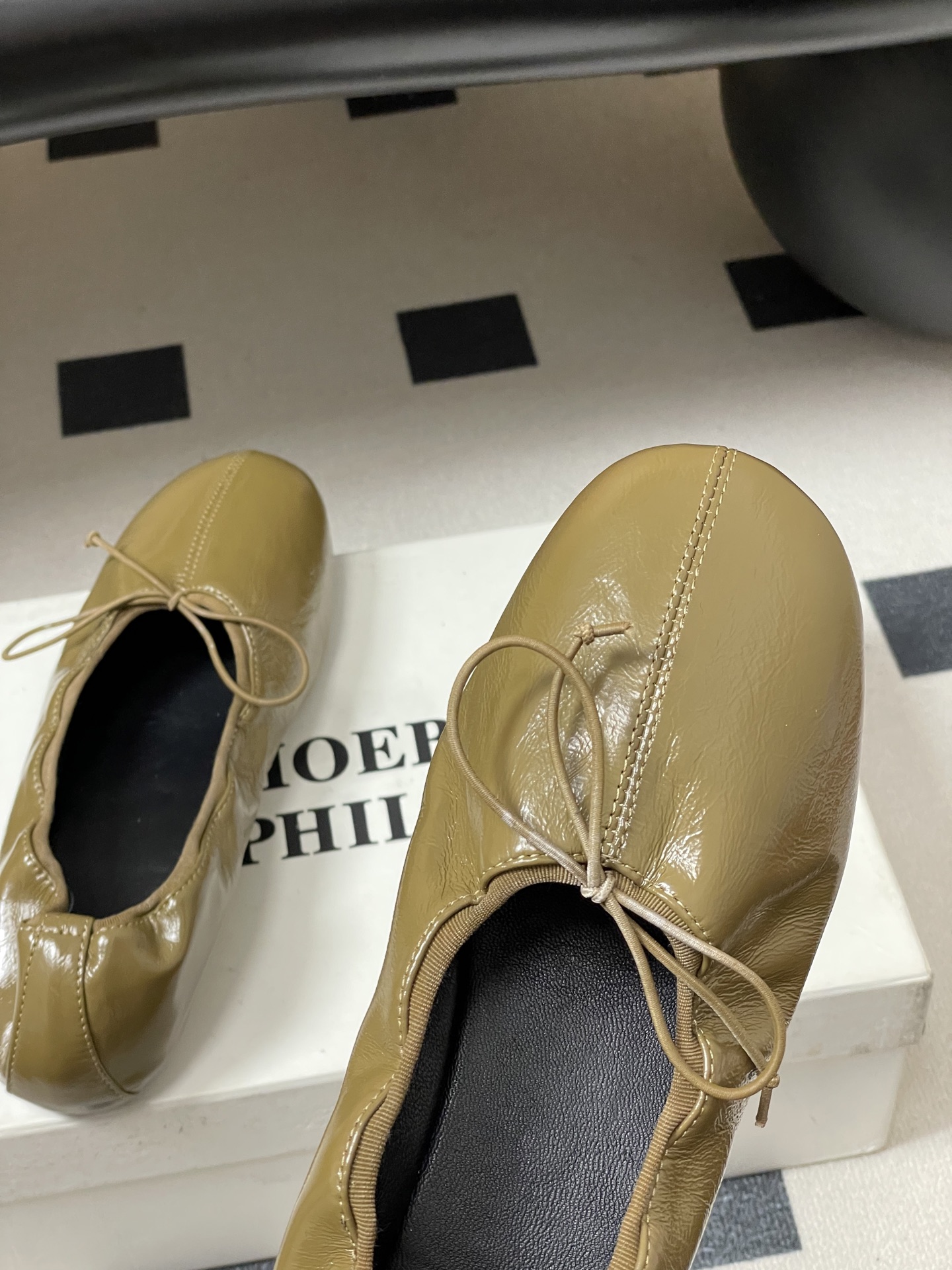 -Phoebe Philo 26ss早春新款 蝴蝶结芭蕾舞鞋超软奶奶鞋平底单鞋经典的芭蕾鞋型，搭配鞋头的