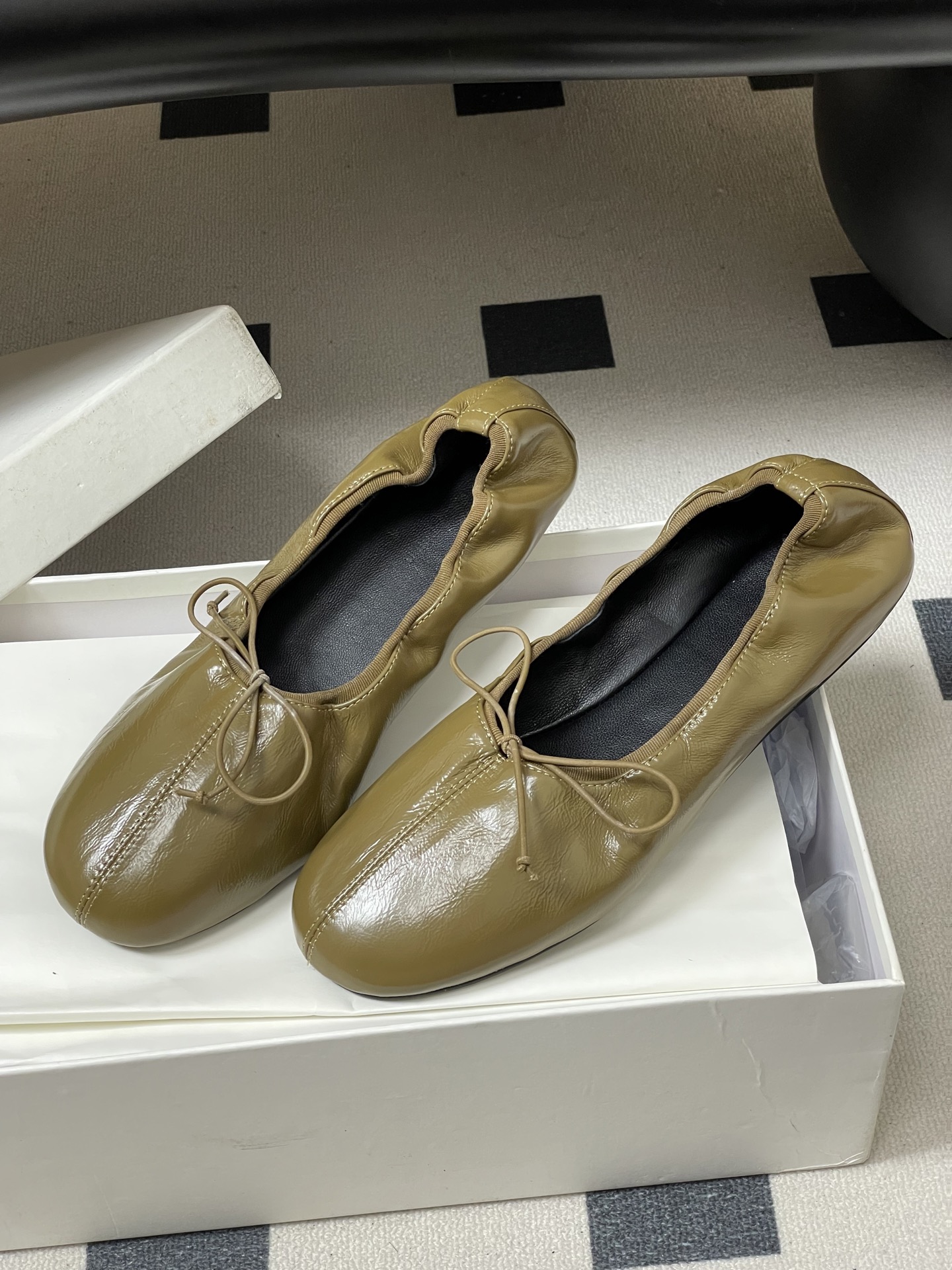 -Phoebe Philo 26ss早春新款 蝴蝶结芭蕾舞鞋超软奶奶鞋平底单鞋经典的芭蕾鞋型，搭配鞋头的