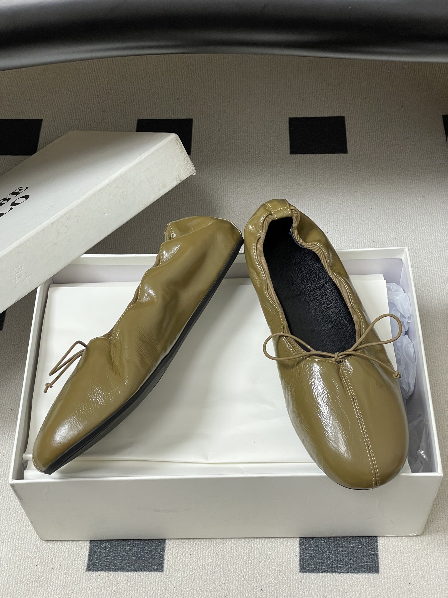 -Phoebe Philo 26ss早春新款 蝴蝶结芭蕾舞鞋超软奶奶鞋平底单鞋经典的芭蕾鞋型，搭配鞋头的