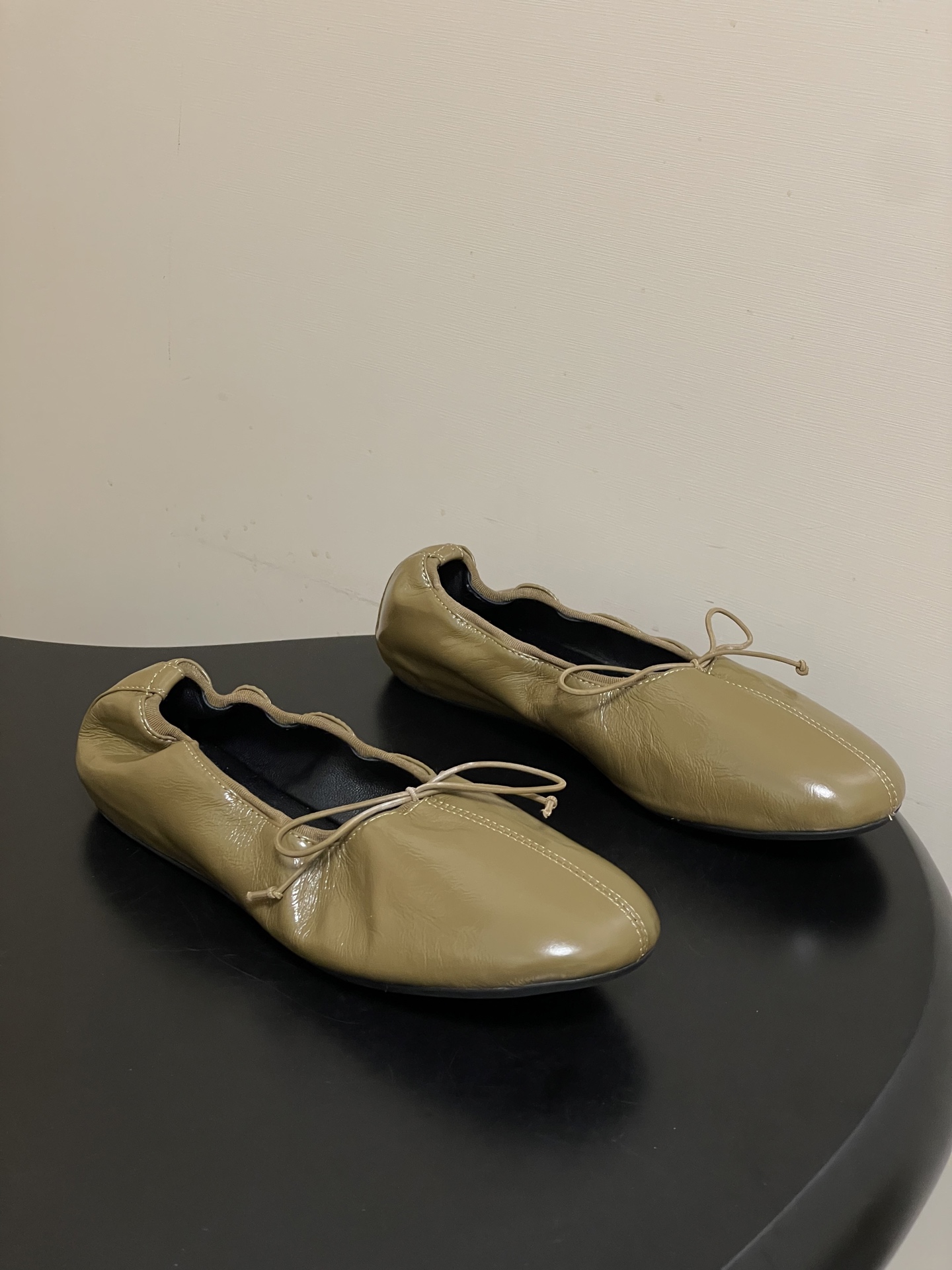 -Phoebe Philo 26ss早春新款 蝴蝶结芭蕾舞鞋超软奶奶鞋平底单鞋经典的芭蕾鞋型，搭配鞋头的