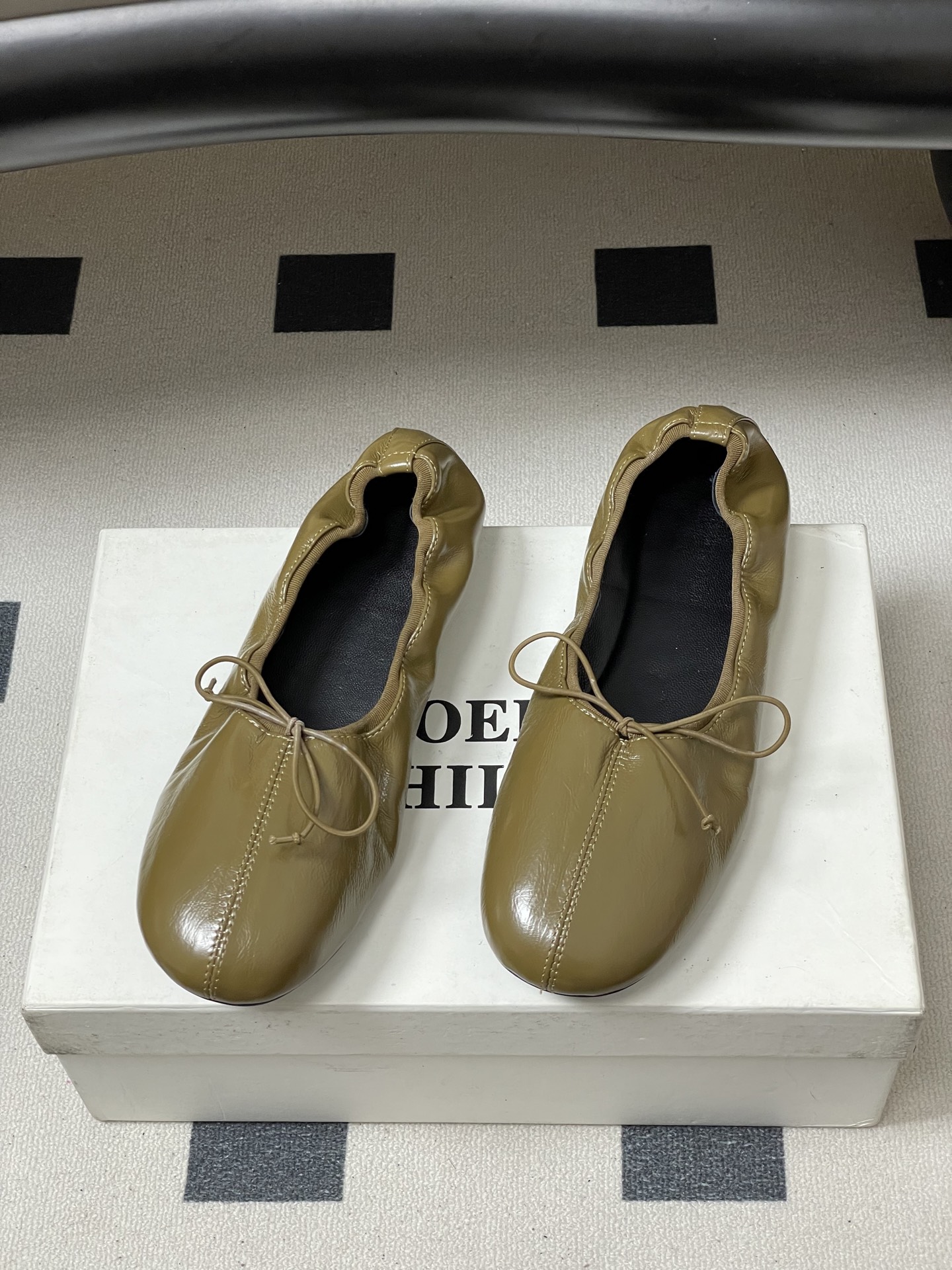 -Phoebe Philo 26ss早春新款 蝴蝶结芭蕾舞鞋超软奶奶鞋平底单鞋经典的芭蕾鞋型，搭配鞋头的