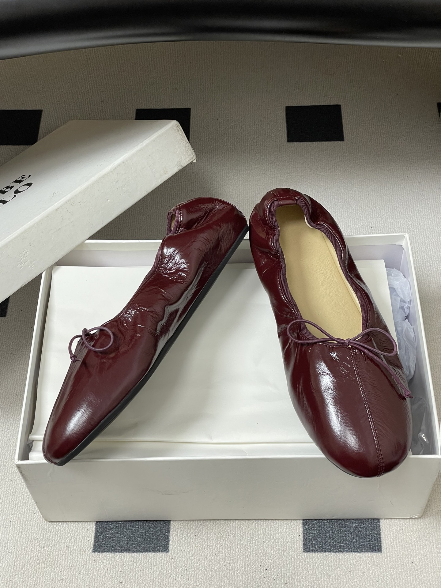 -Phoebe Philo 26ss早春新款 蝴蝶结芭蕾舞鞋超软奶奶鞋平底单鞋经典的芭蕾鞋型，搭配鞋头的