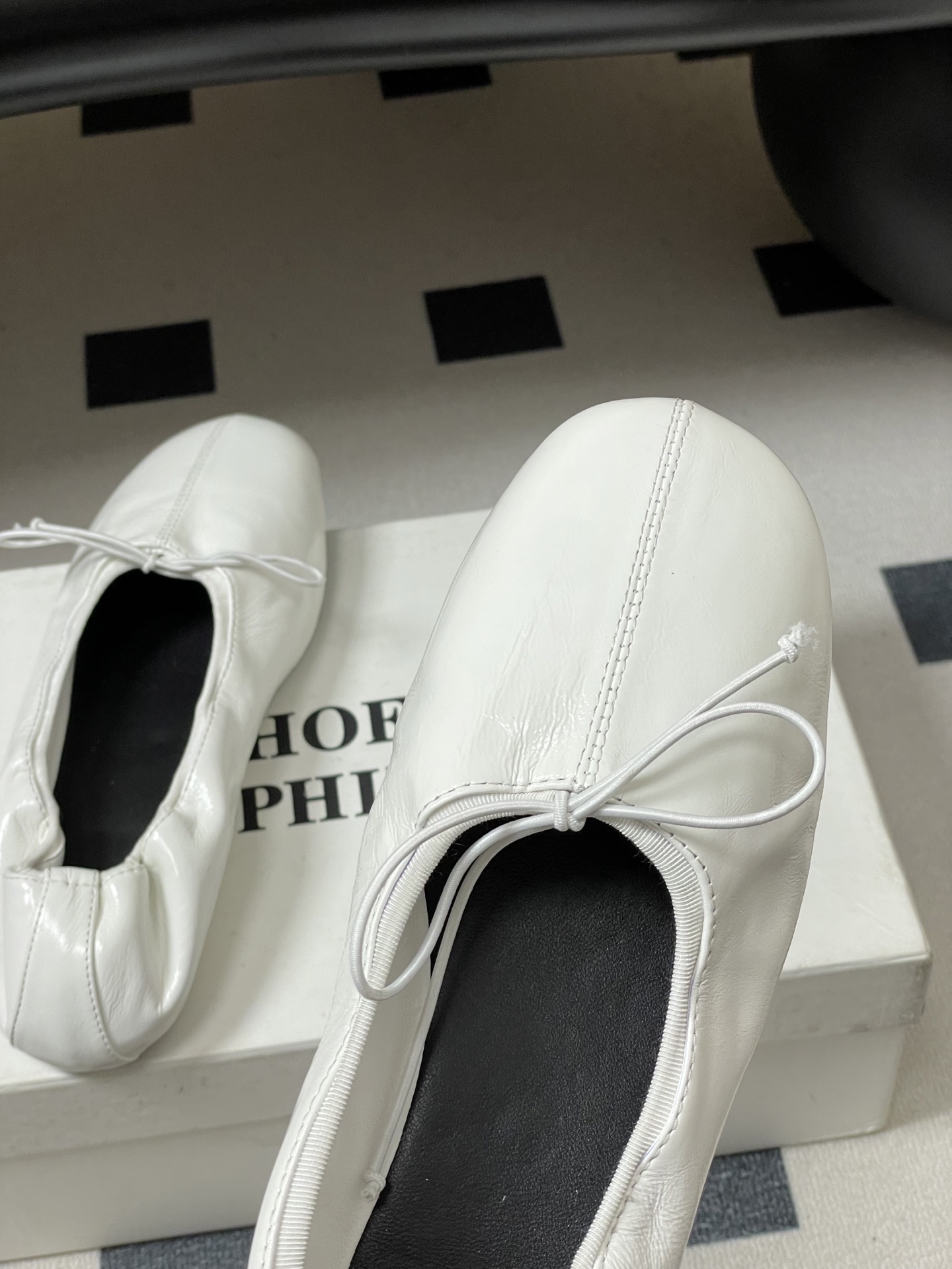 -Phoebe Philo 26ss早春新款 蝴蝶结芭蕾舞鞋超软奶奶鞋平底单鞋经典的芭蕾鞋型，搭配鞋头的