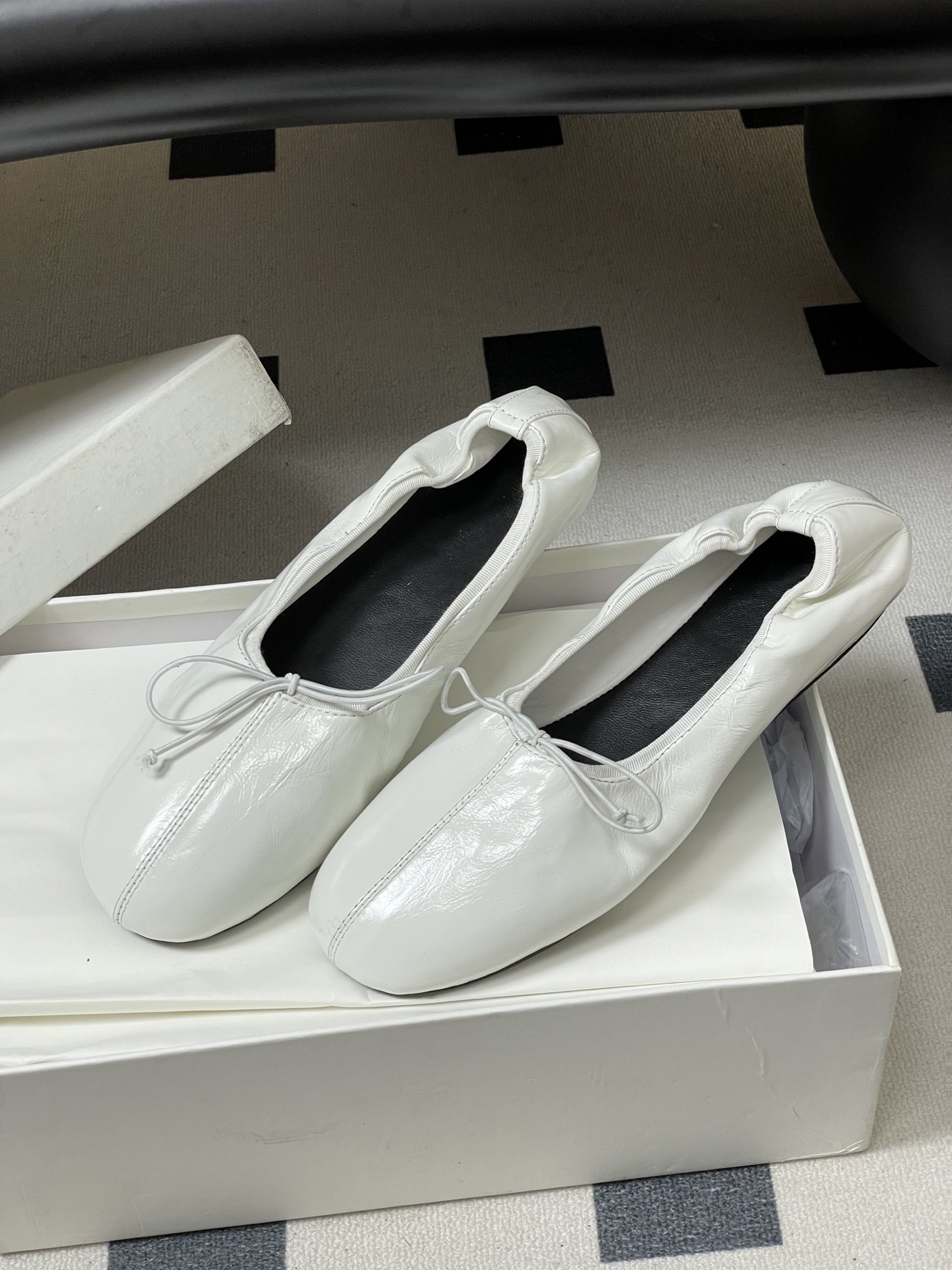 -Phoebe Philo 26ss早春新款 蝴蝶结芭蕾舞鞋超软奶奶鞋平底单鞋经典的芭蕾鞋型，搭配鞋头的