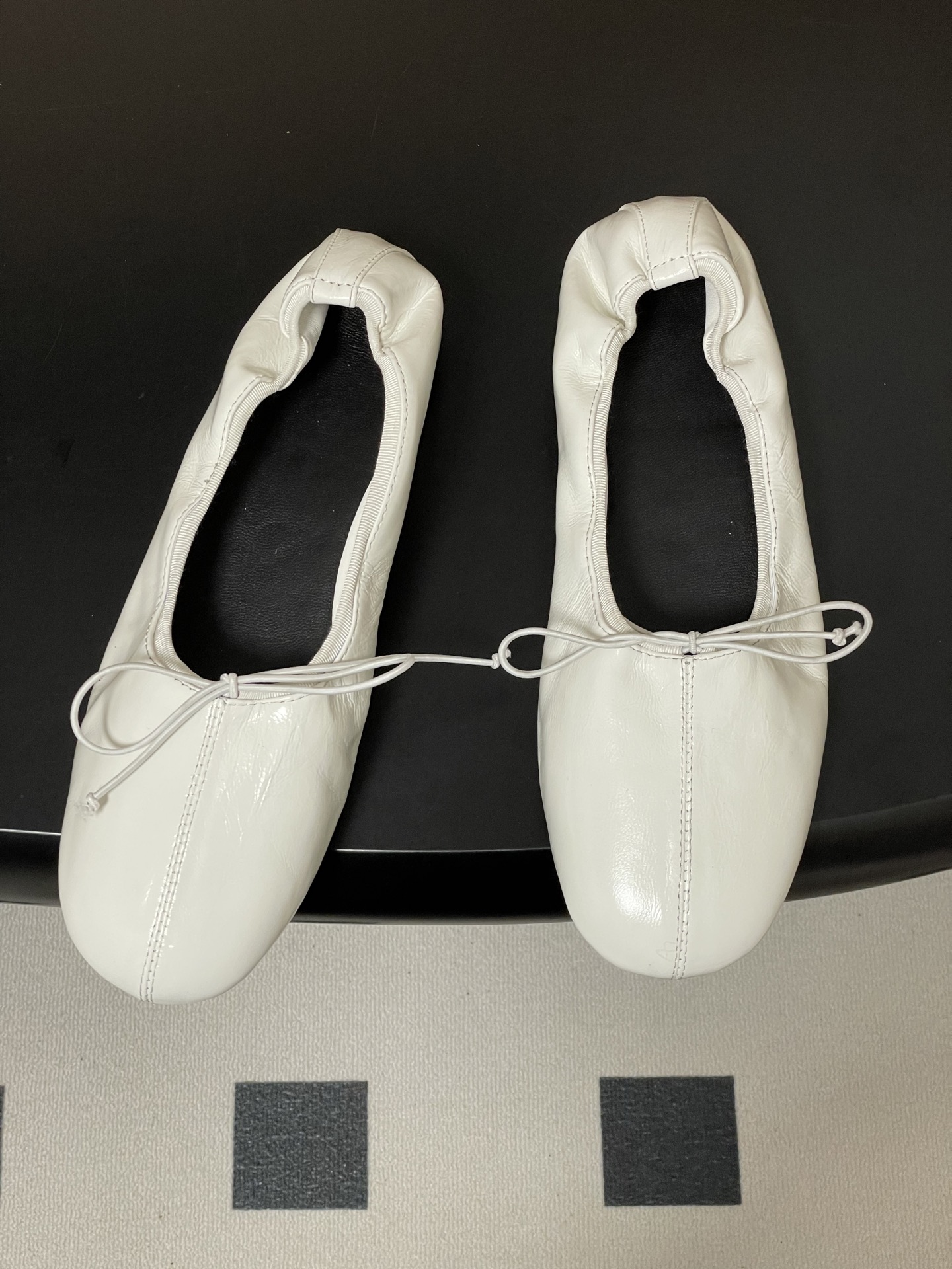 -Phoebe Philo 26ss早春新款 蝴蝶结芭蕾舞鞋超软奶奶鞋平底单鞋经典的芭蕾鞋型，搭配鞋头的