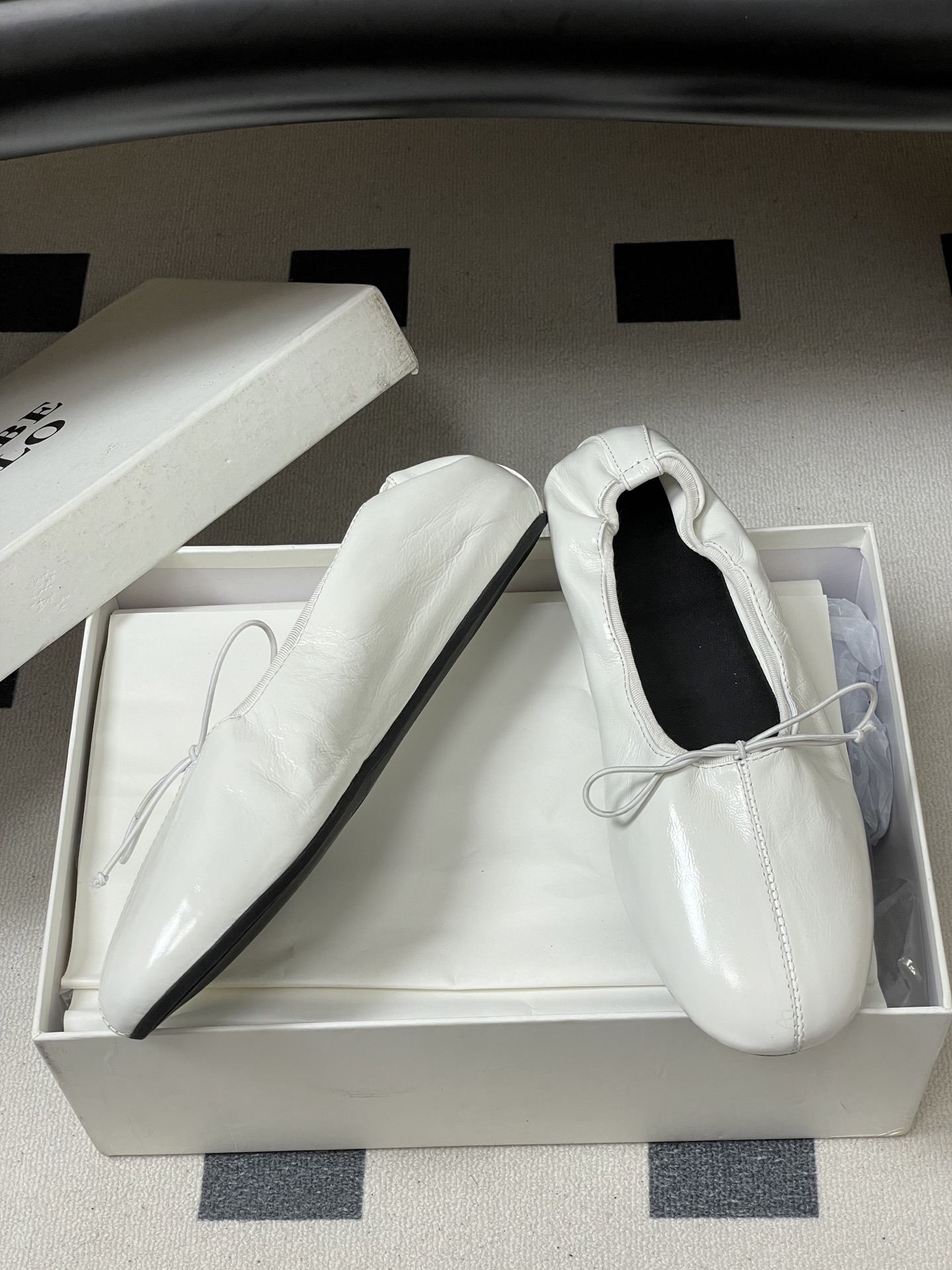 -Phoebe Philo 26ss早春新款 蝴蝶结芭蕾舞鞋超软奶奶鞋平底单鞋经典的芭蕾鞋型，搭配鞋头的