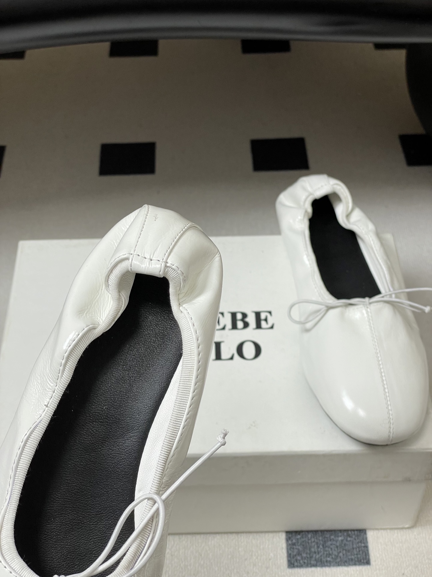 -Phoebe Philo 26ss早春新款 蝴蝶结芭蕾舞鞋超软奶奶鞋平底单鞋经典的芭蕾鞋型，搭配鞋头的