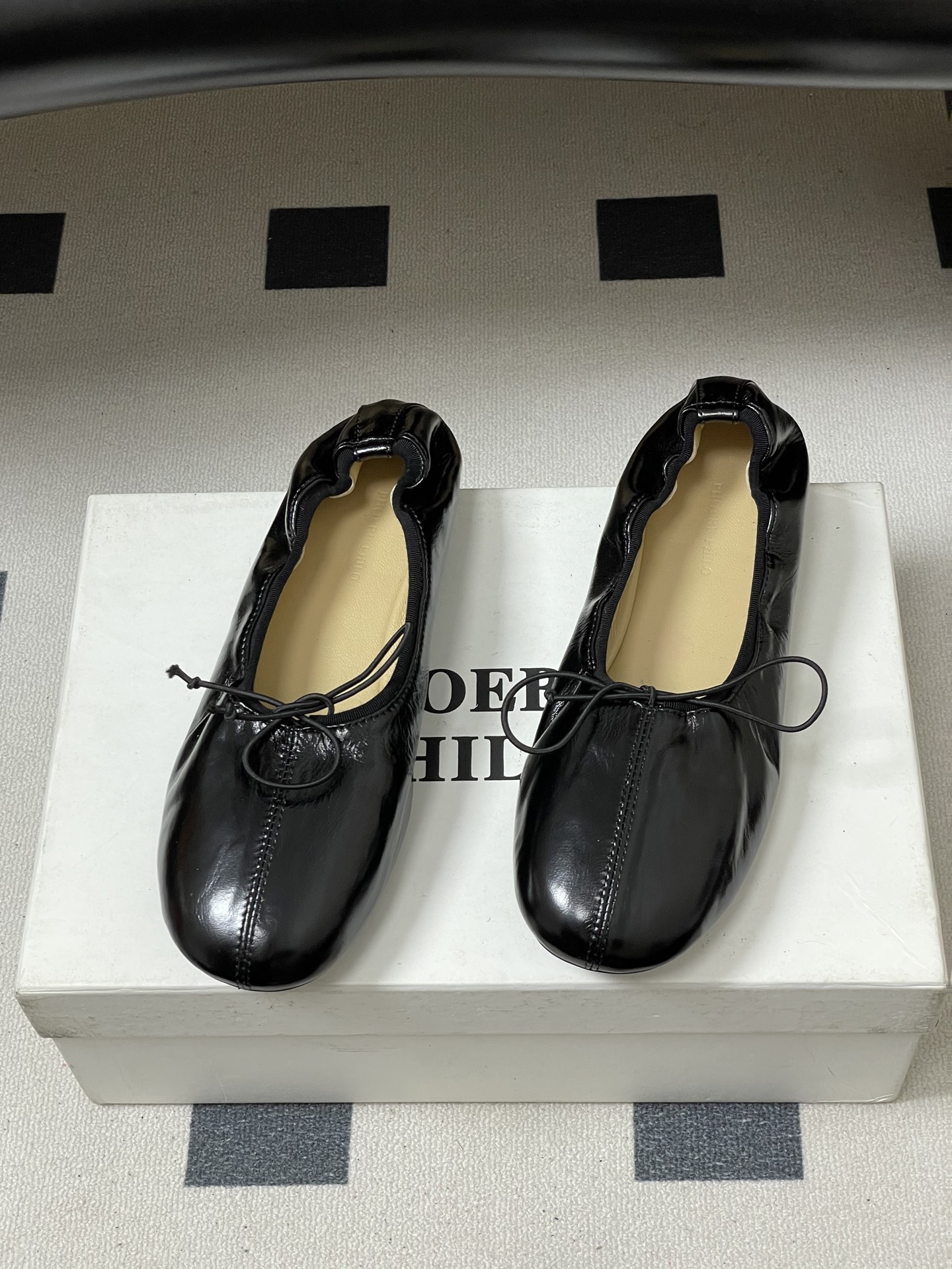 -Phoebe Philo 26ss早春新款 蝴蝶结芭蕾舞鞋超软奶奶鞋平底单鞋经典的芭蕾鞋型，搭配鞋头的