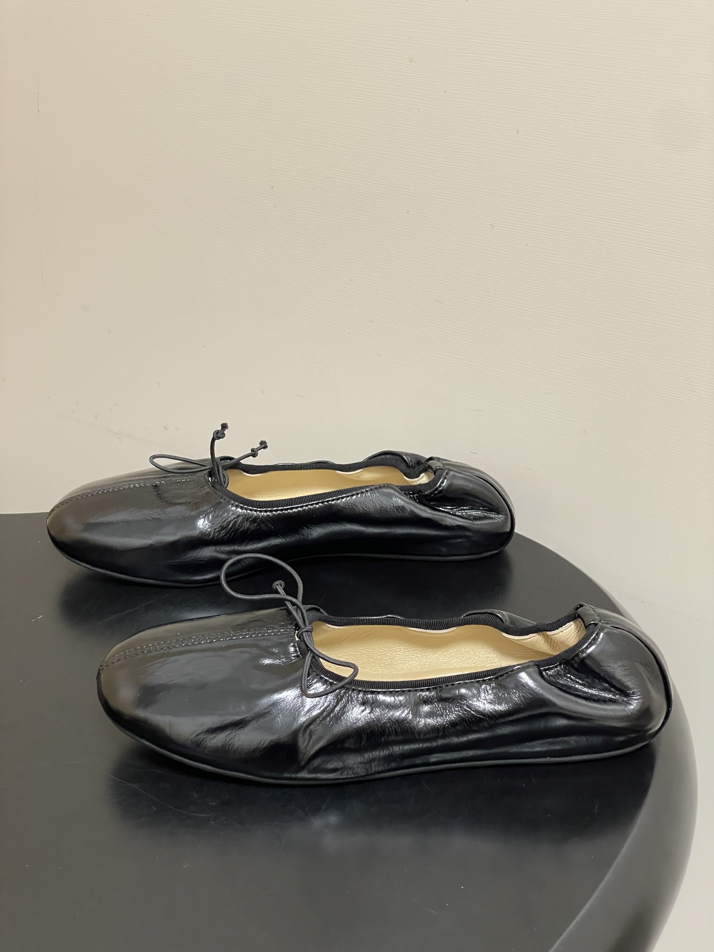 -Phoebe Philo 26ss早春新款 蝴蝶结芭蕾舞鞋超软奶奶鞋平底单鞋经典的芭蕾鞋型，搭配鞋头的