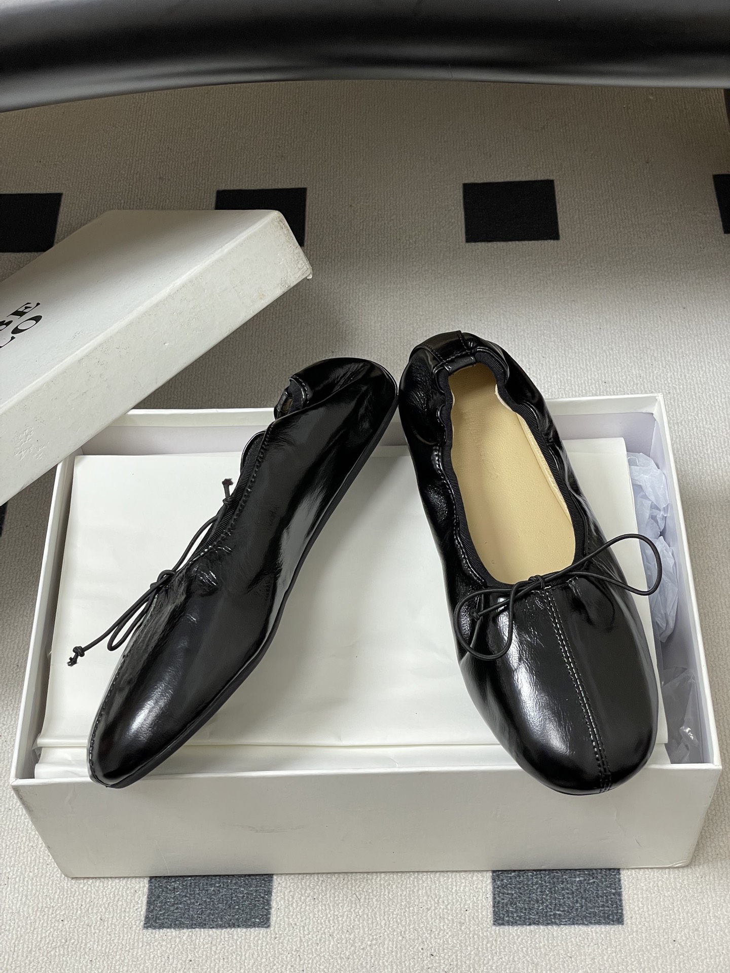 -Phoebe Philo 26ss早春新款 蝴蝶结芭蕾舞鞋超软奶奶鞋平底单鞋经典的芭蕾鞋型，搭配鞋头的