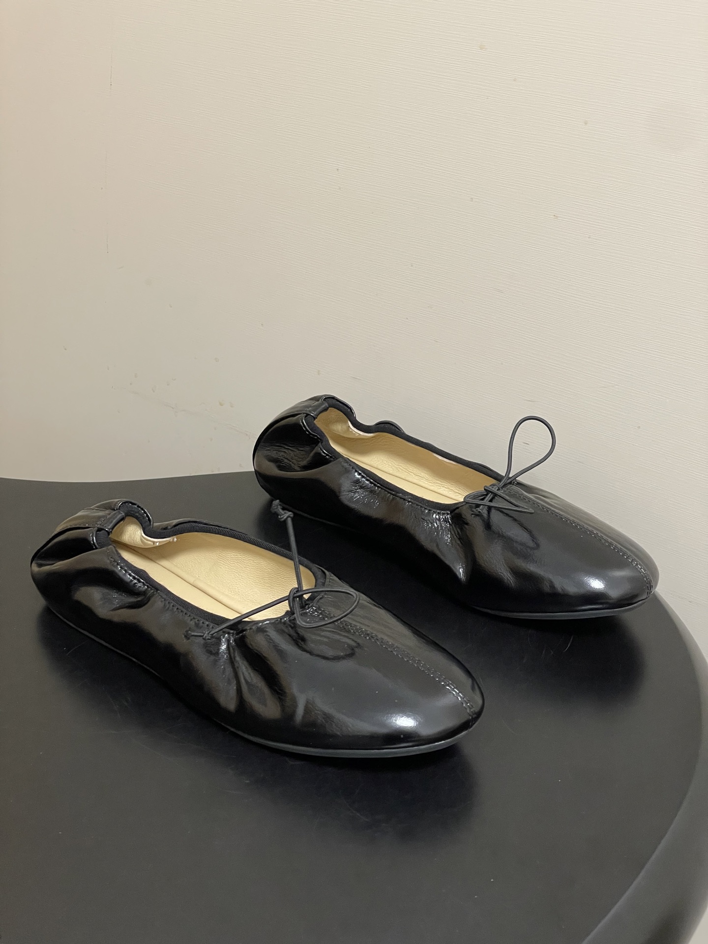 -Phoebe Philo 26ss早春新款 蝴蝶结芭蕾舞鞋超软奶奶鞋平底单鞋经典的芭蕾鞋型，搭配鞋头的