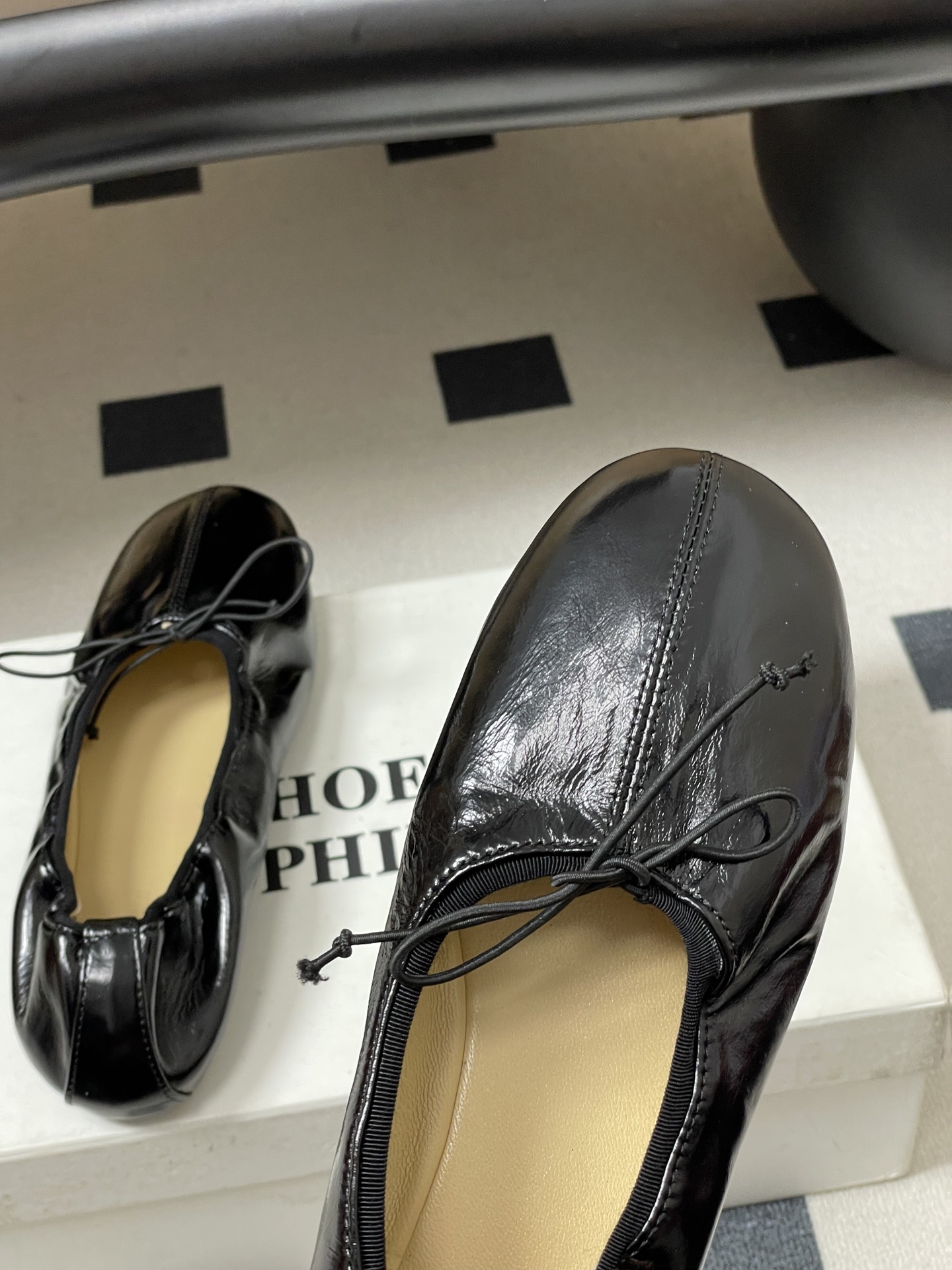 -Phoebe Philo 26ss早春新款 蝴蝶结芭蕾舞鞋超软奶奶鞋平底单鞋经典的芭蕾鞋型，搭配鞋头的