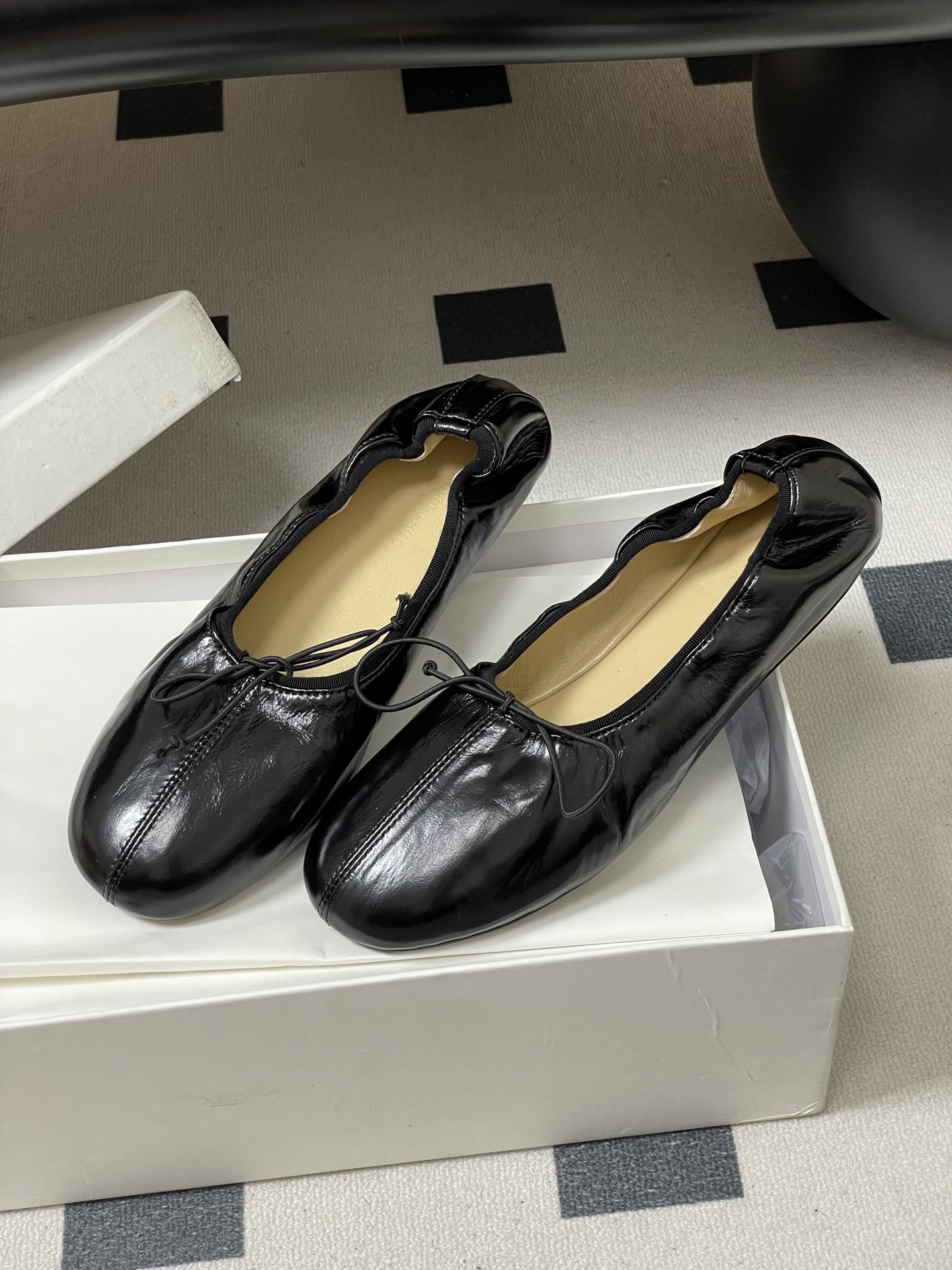 -Phoebe Philo 26ss早春新款 蝴蝶结芭蕾舞鞋超软奶奶鞋平底单鞋经典的芭蕾鞋型，搭配鞋头的