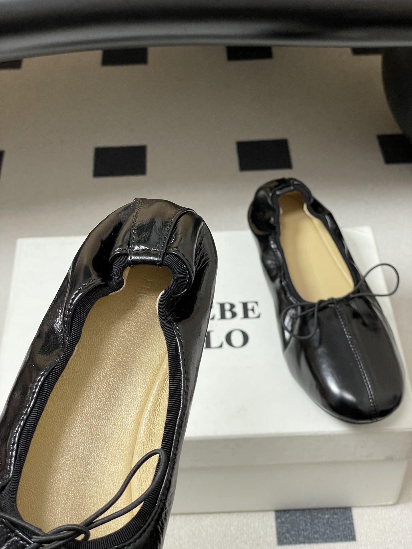 -Phoebe Philo 26ss早春新款 蝴蝶结芭蕾舞鞋超软奶奶鞋平底单鞋经典的芭蕾鞋型，搭配鞋头的