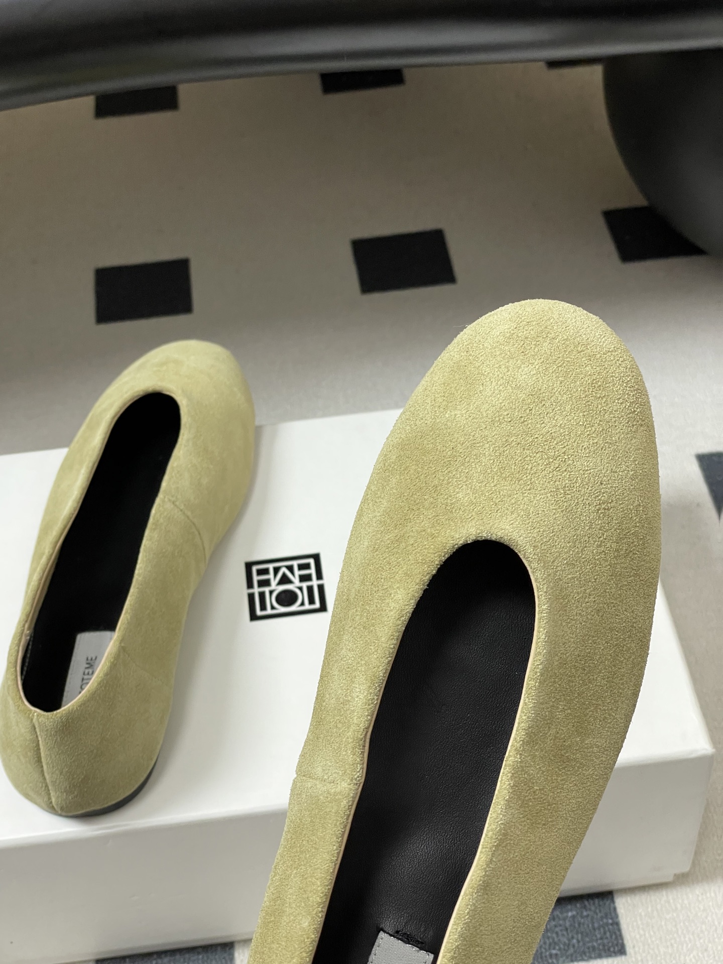 -TOTEME 26ss早春新款极简风圆头芭蕾舞鞋浅口奶奶鞋平底单鞋真正能穿一辈子的经典款，永远是这种简