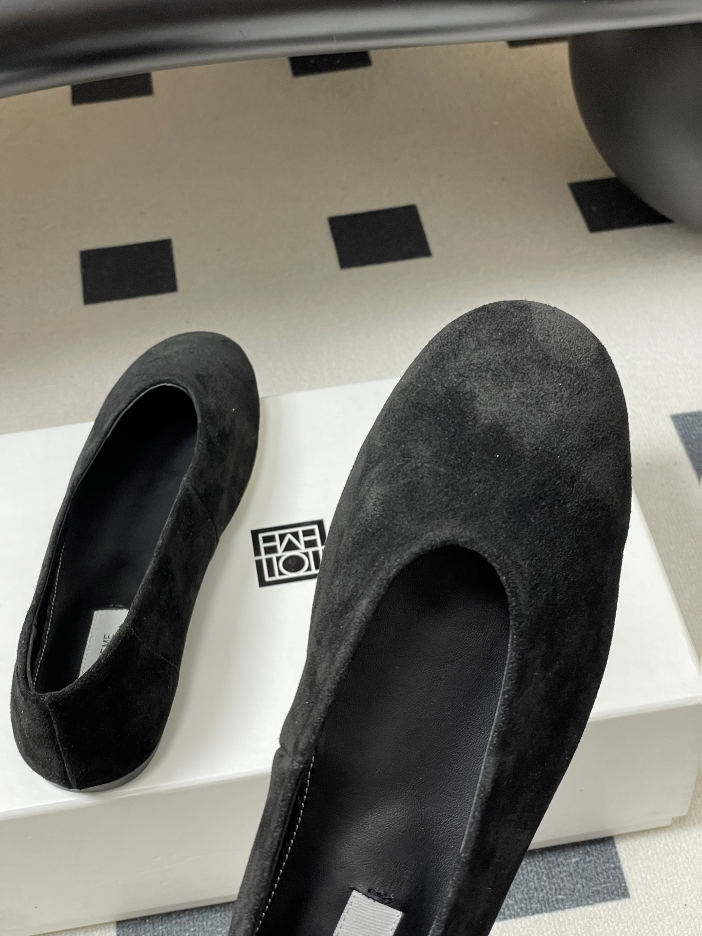 -TOTEME 26ss早春新款极简风圆头芭蕾舞鞋浅口奶奶鞋平底单鞋真正能穿一辈子的经典款，永远是这种简