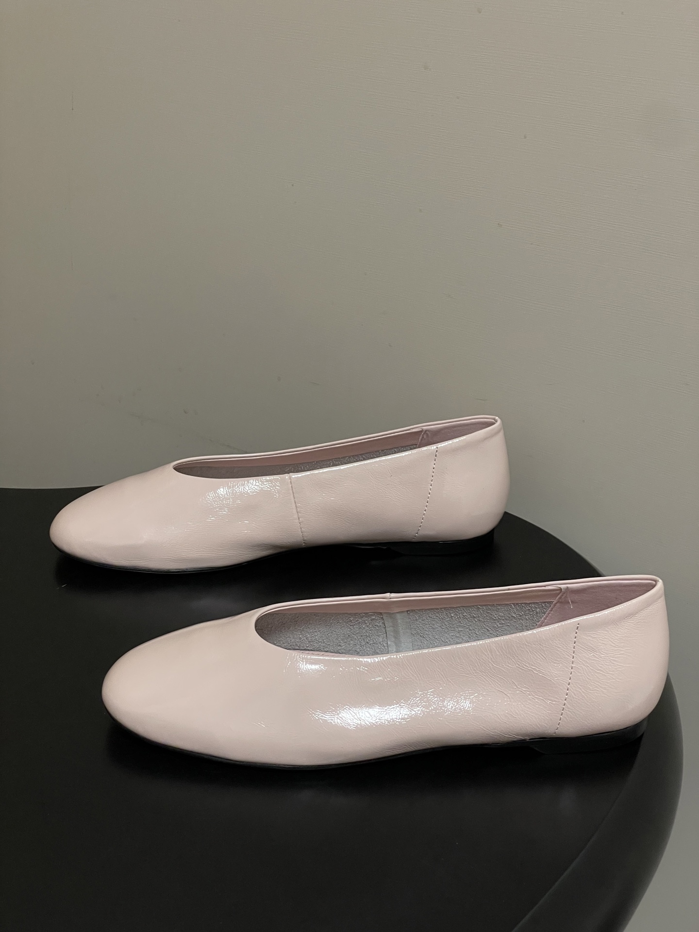 -TOTEME 26ss早春新款极简风圆头芭蕾舞鞋浅口奶奶鞋平底单鞋真正能穿一辈子的经典款，永远是这种简