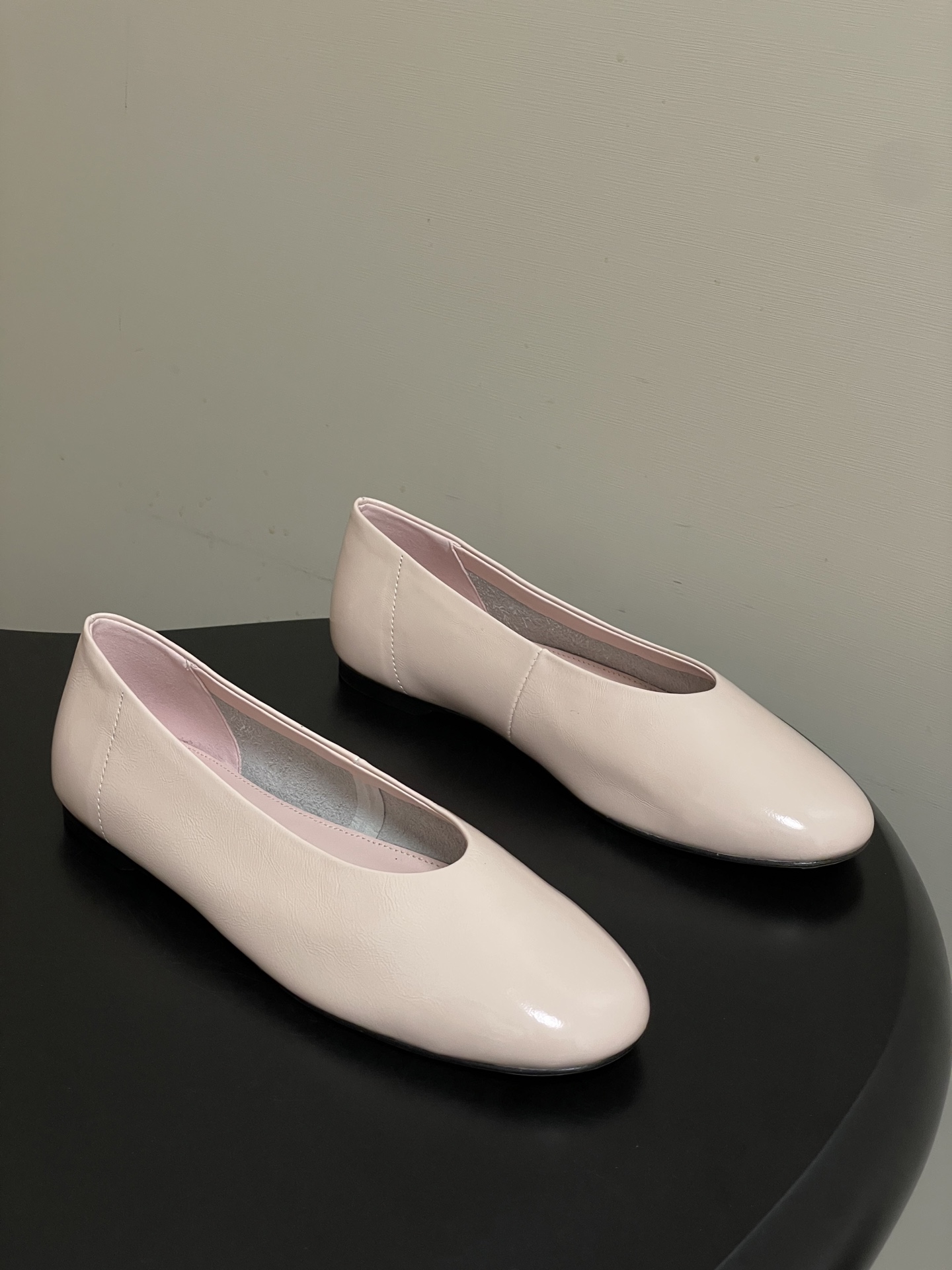 -TOTEME 26ss早春新款极简风圆头芭蕾舞鞋浅口奶奶鞋平底单鞋真正能穿一辈子的经典款，永远是这种简