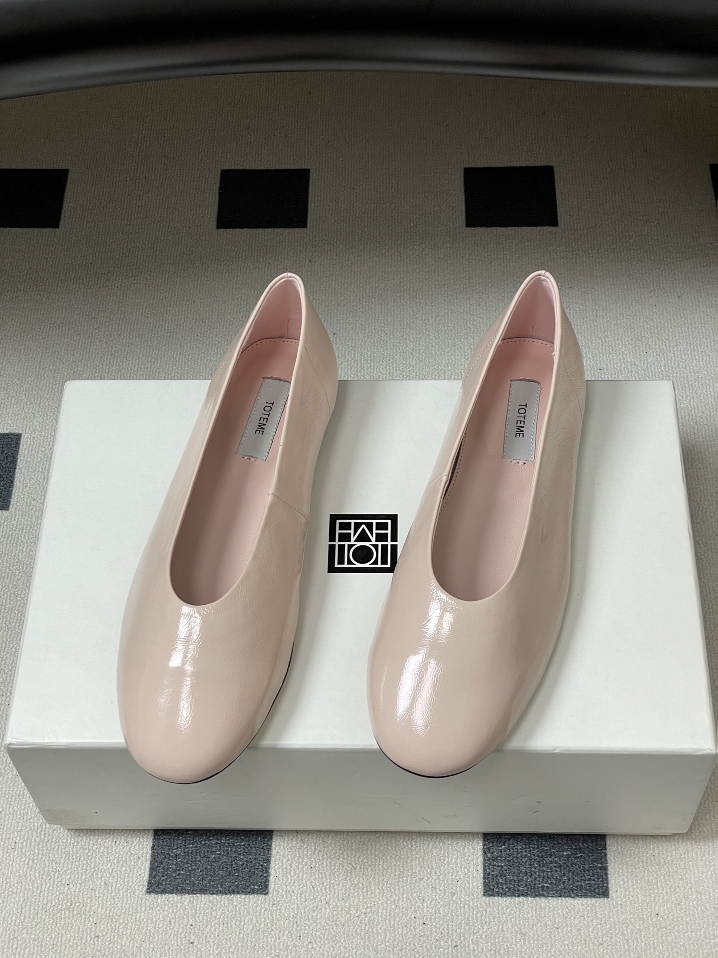 -TOTEME 26ss早春新款极简风圆头芭蕾舞鞋浅口奶奶鞋平底单鞋真正能穿一辈子的经典款，永远是这种简