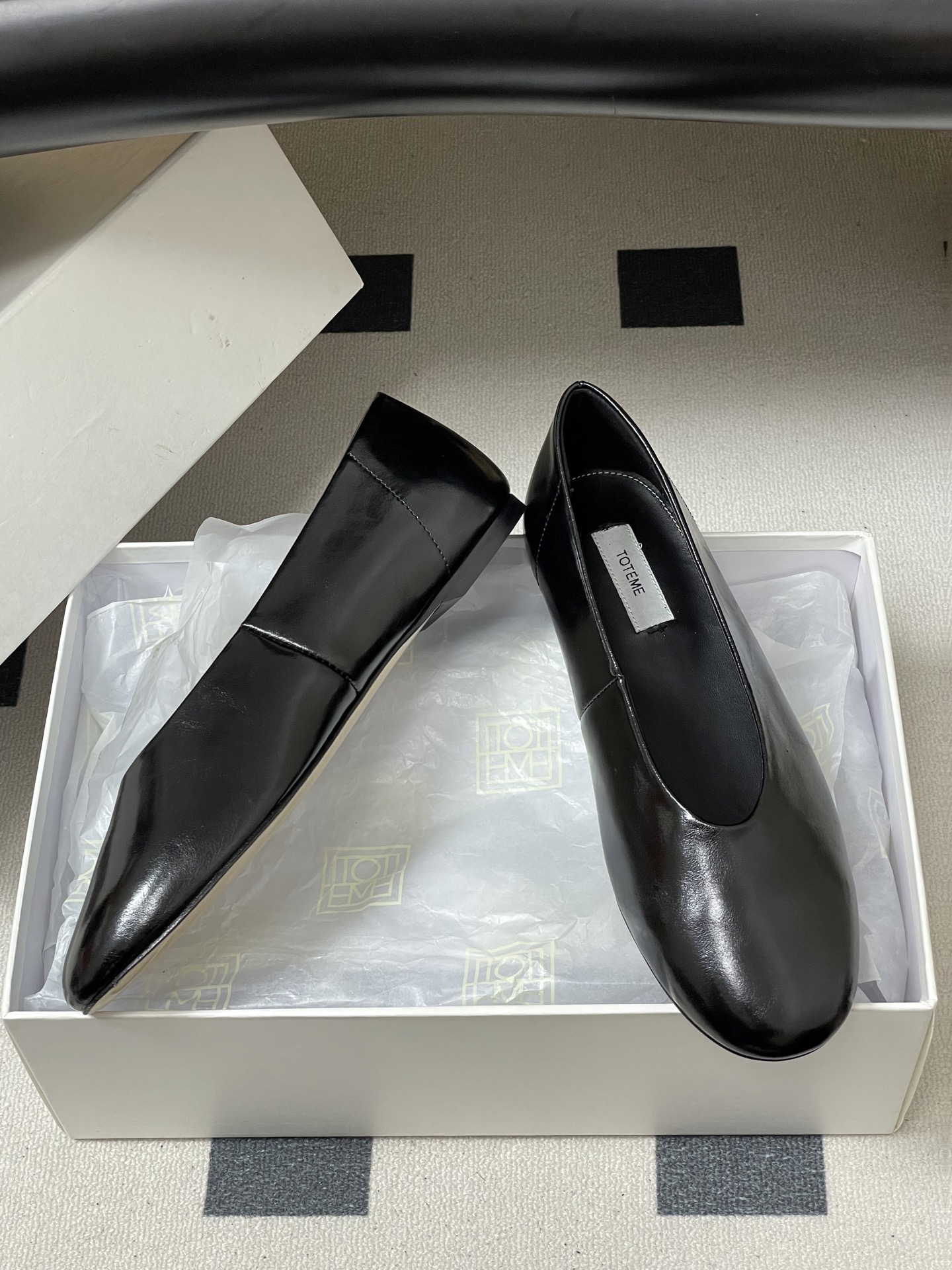 -TOTEME 26ss早春新款极简风圆头芭蕾舞鞋浅口奶奶鞋平底单鞋真正能穿一辈子的经典款，永远是这种简