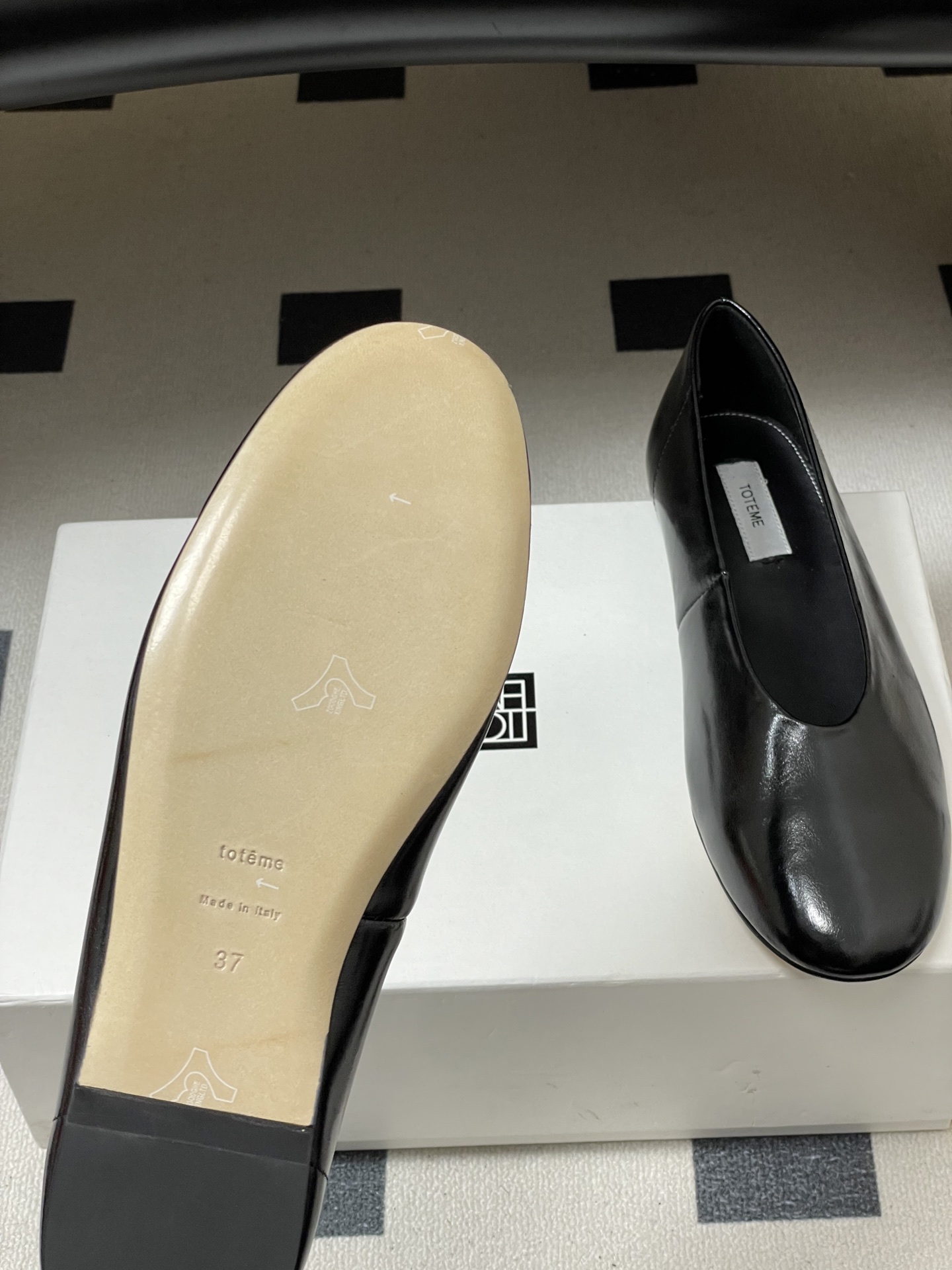 -TOTEME 26ss早春新款极简风圆头芭蕾舞鞋浅口奶奶鞋平底单鞋真正能穿一辈子的经典款，永远是这种简