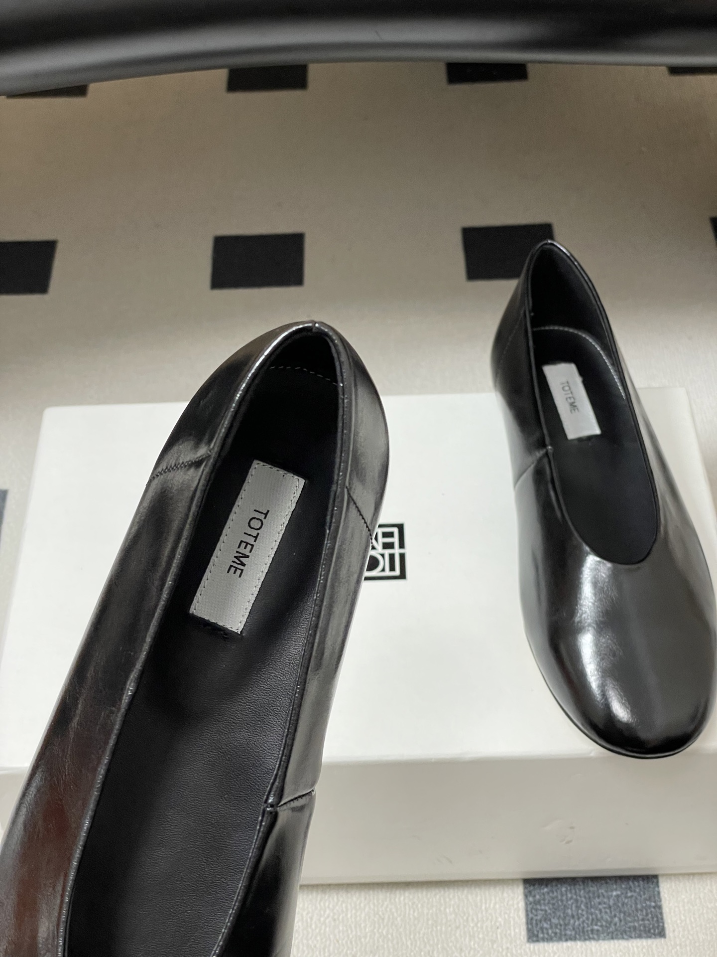 -TOTEME 26ss早春新款极简风圆头芭蕾舞鞋浅口奶奶鞋平底单鞋真正能穿一辈子的经典款，永远是这种简