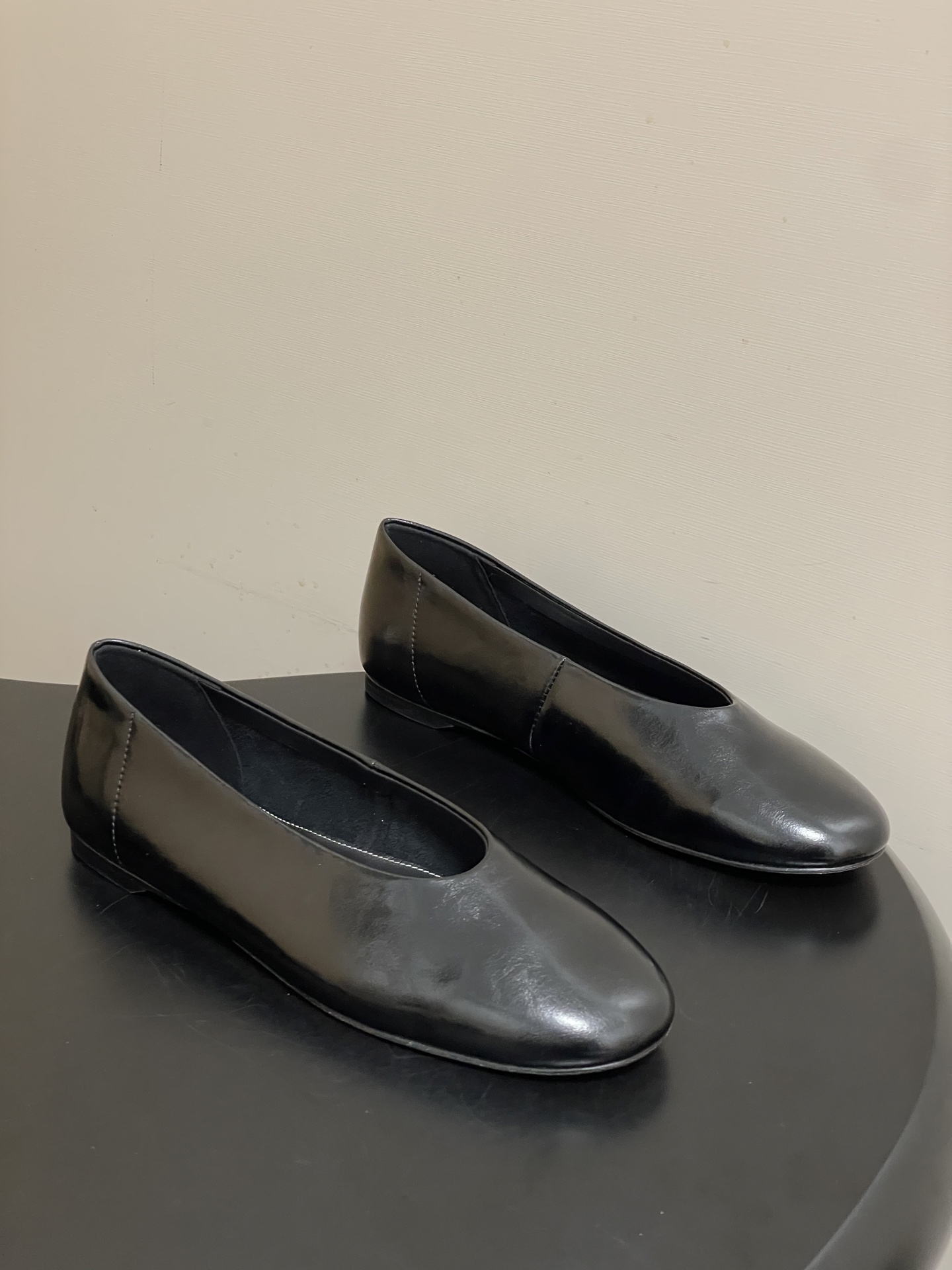 -TOTEME 26ss早春新款极简风圆头芭蕾舞鞋浅口奶奶鞋平底单鞋真正能穿一辈子的经典款，永远是这种简