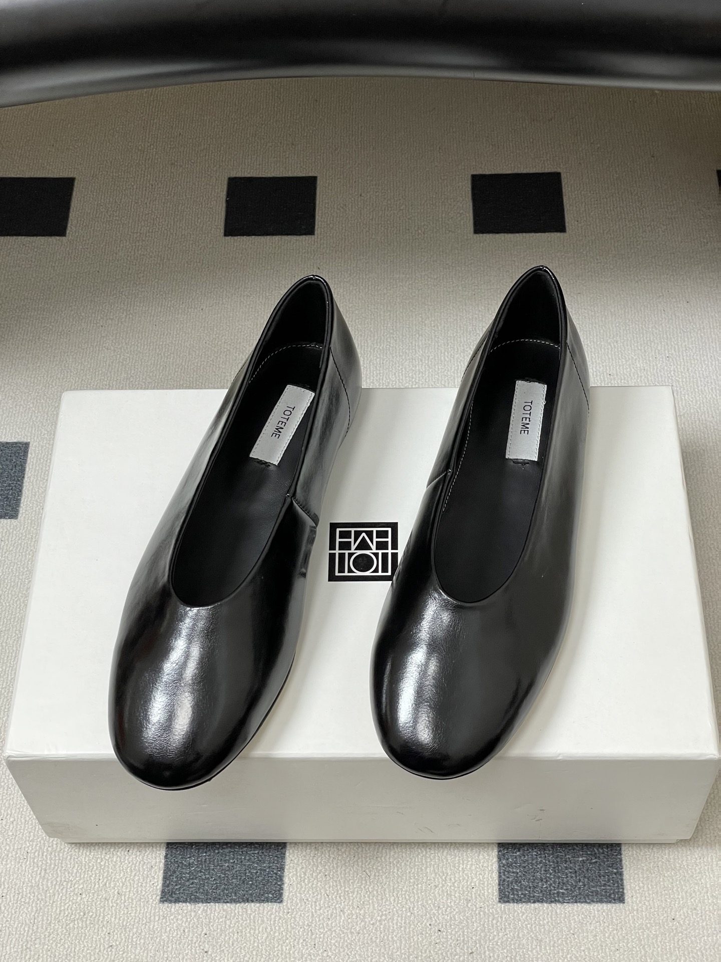 -TOTEME 26ss早春新款极简风圆头芭蕾舞鞋浅口奶奶鞋平底单鞋真正能穿一辈子的经典款，永远是这种简