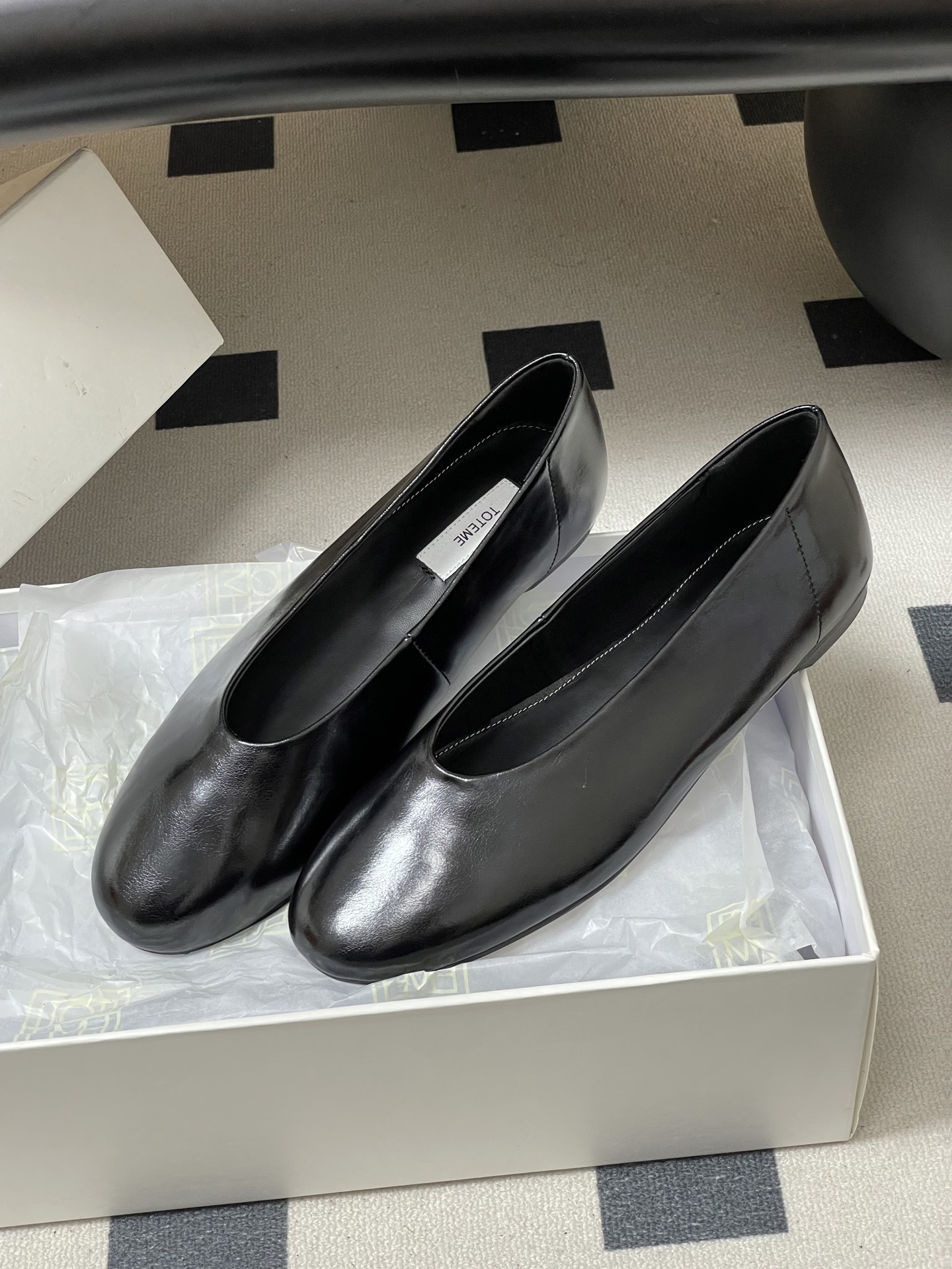 -TOTEME 26ss早春新款极简风圆头芭蕾舞鞋浅口奶奶鞋平底单鞋真正能穿一辈子的经典款，永远是这种简