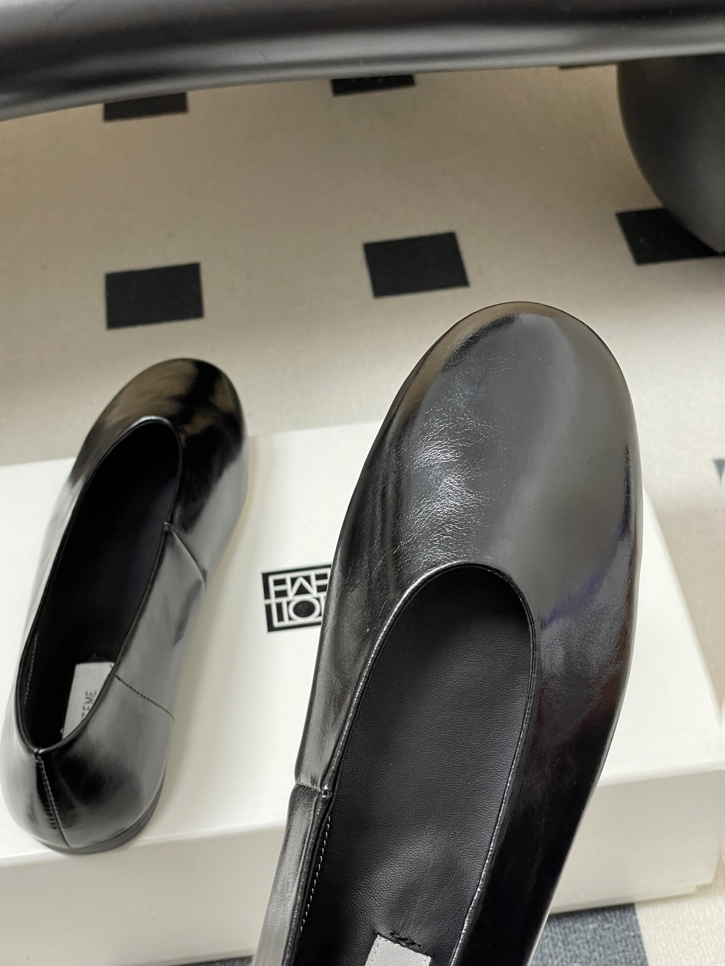 -TOTEME 26ss早春新款极简风圆头芭蕾舞鞋浅口奶奶鞋平底单鞋真正能穿一辈子的经典款，永远是这种简