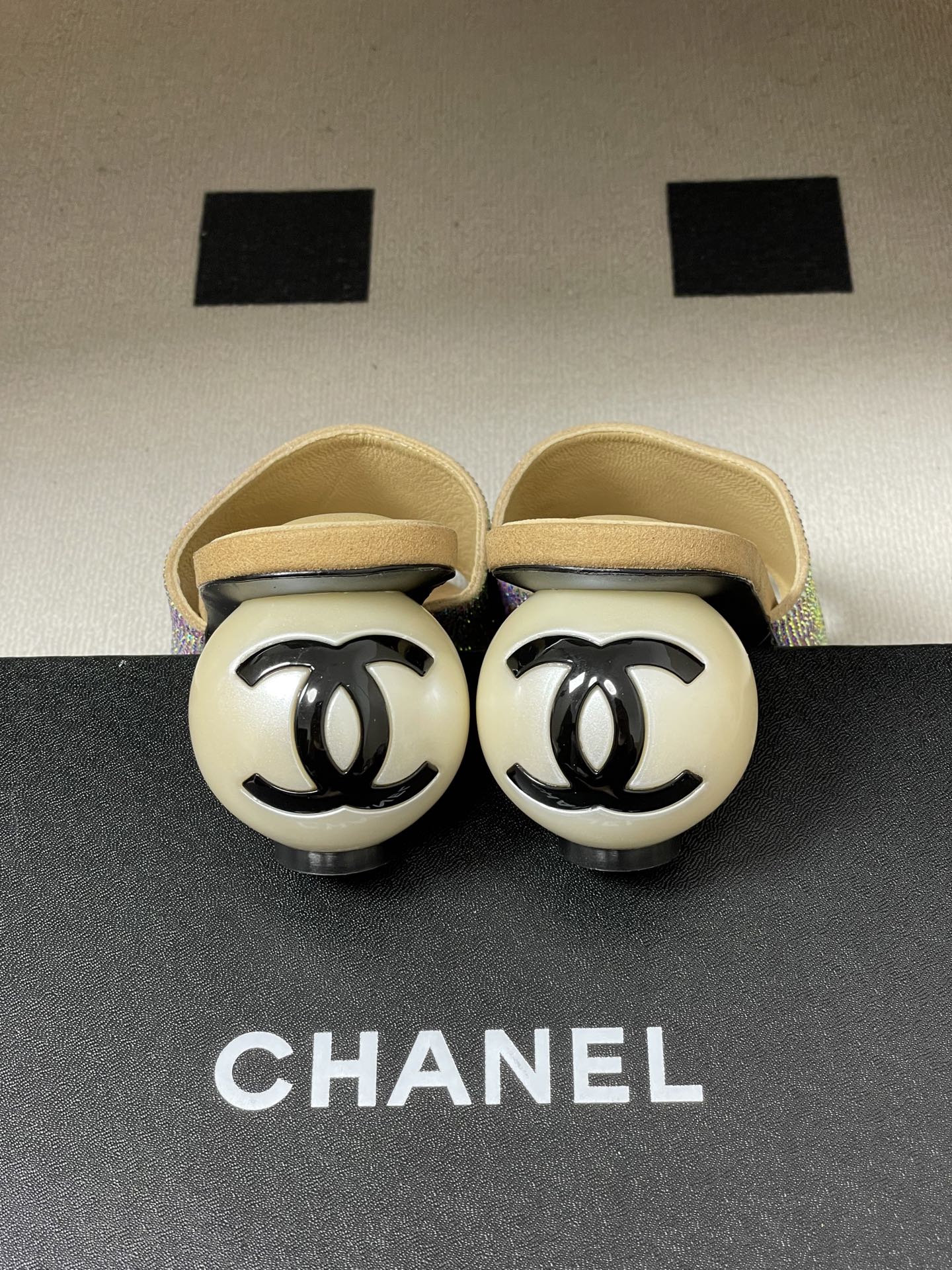 -Chanel 小香2026春夏走秀款双C巨型珍珠跟一字拖鞋经典双C钻面/珍珠蝴蝶结/山茶花高跟凉拖鞋将