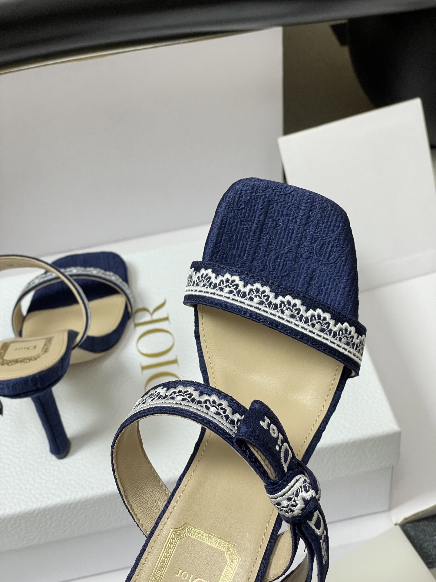 -顶级品质（配高档飞机盒✈️）26ss春夏新款Dior 迪奥 J'Adior 饰带高跟凉鞋 CD 字母刺