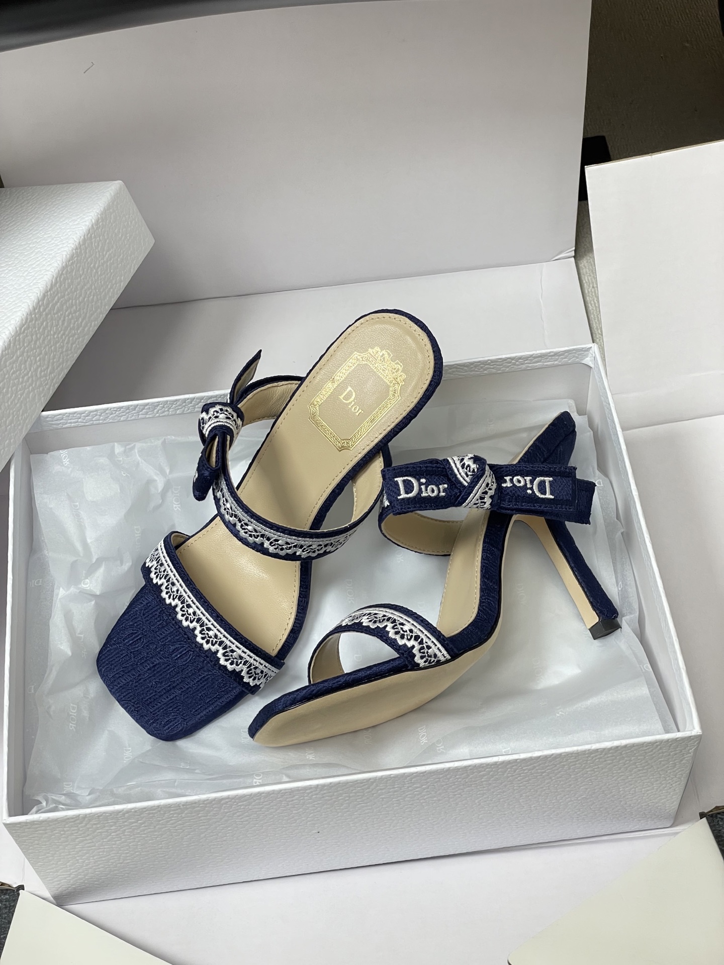 -顶级品质（配高档飞机盒✈️）26ss春夏新款Dior 迪奥 J'Adior 饰带高跟凉鞋 CD 字母刺