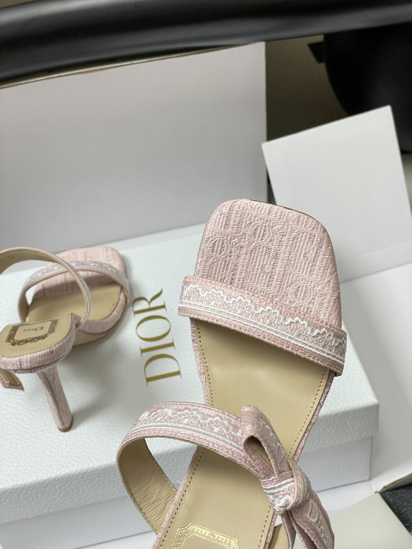 -顶级品质（配高档飞机盒✈️）26ss春夏新款Dior 迪奥 J'Adior 饰带高跟凉鞋 CD 字母刺