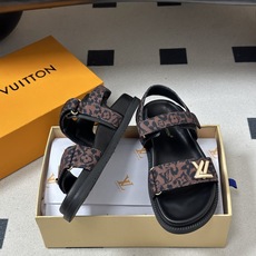 2026春夏新款 LOUIS VUITTON 路易威登 LV 经典字母牛仔布厚底凉鞋金属字母扣魔术贴沙滩 2026春夏新款 LOUIS VUITTON 路易威登 LV 经典字母牛仔布厚底凉鞋金属字母扣魔术贴沙滩