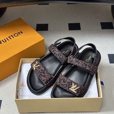 2026春夏新款 LOUIS VUITTON 路易威登 LV 经典字母牛仔布厚底凉鞋金属字母扣魔术贴沙滩 2026春夏新款 LOUIS VUITTON 路易威登 LV 经典字母牛仔布厚底凉鞋金属字母扣魔术贴沙滩