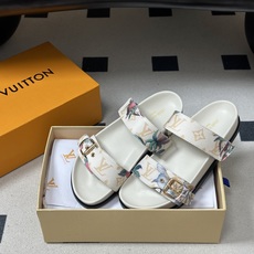 2026春夏新款 LOUIS VUITTON 路易威登 LV 经典字母牛仔布厚底凉鞋金属字母扣魔术贴沙滩 2026春夏新款 LOUIS VUITTON 路易威登 LV 经典字母牛仔布厚底凉鞋金属字母扣魔术贴沙滩