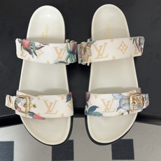 2026春夏新款 LOUIS VUITTON 路易威登 LV 经典字母牛仔布厚底凉鞋金属字母扣魔术贴沙滩 2026春夏新款 LOUIS VUITTON 路易威登 LV 经典字母牛仔布厚底凉鞋金属字母扣魔术贴沙滩