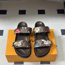 2026春夏新款 LOUIS VUITTON 路易威登 LV 经典字母牛仔布厚底凉鞋金属字母扣魔术贴沙滩 2026春夏新款 LOUIS VUITTON 路易威登 LV 经典字母牛仔布厚底凉鞋金属字母扣魔术贴沙滩