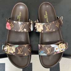 2026春夏新款 LOUIS VUITTON 路易威登 LV 经典字母牛仔布厚底凉鞋金属字母扣魔术贴沙滩 2026春夏新款 LOUIS VUITTON 路易威登 LV 经典字母牛仔布厚底凉鞋金属字母扣魔术贴沙滩