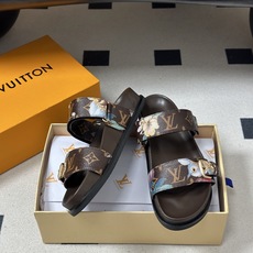 2026春夏新款 LOUIS VUITTON 路易威登 LV 经典字母牛仔布厚底凉鞋金属字母扣魔术贴沙滩 2026春夏新款 LOUIS VUITTON 路易威登 LV 经典字母牛仔布厚底凉鞋金属字母扣魔术贴沙滩