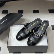 26Fw 春夏新款Chanel 小香 经典双C金属扣链条玛丽珍半拖鞋平底穆勒鞋一款充满香家气息的神鞋,圆 26Fw 春夏新款Chanel 小香 经典双C金属扣链条玛丽珍半拖鞋平底穆勒鞋一款充满香家气息的神鞋,圆